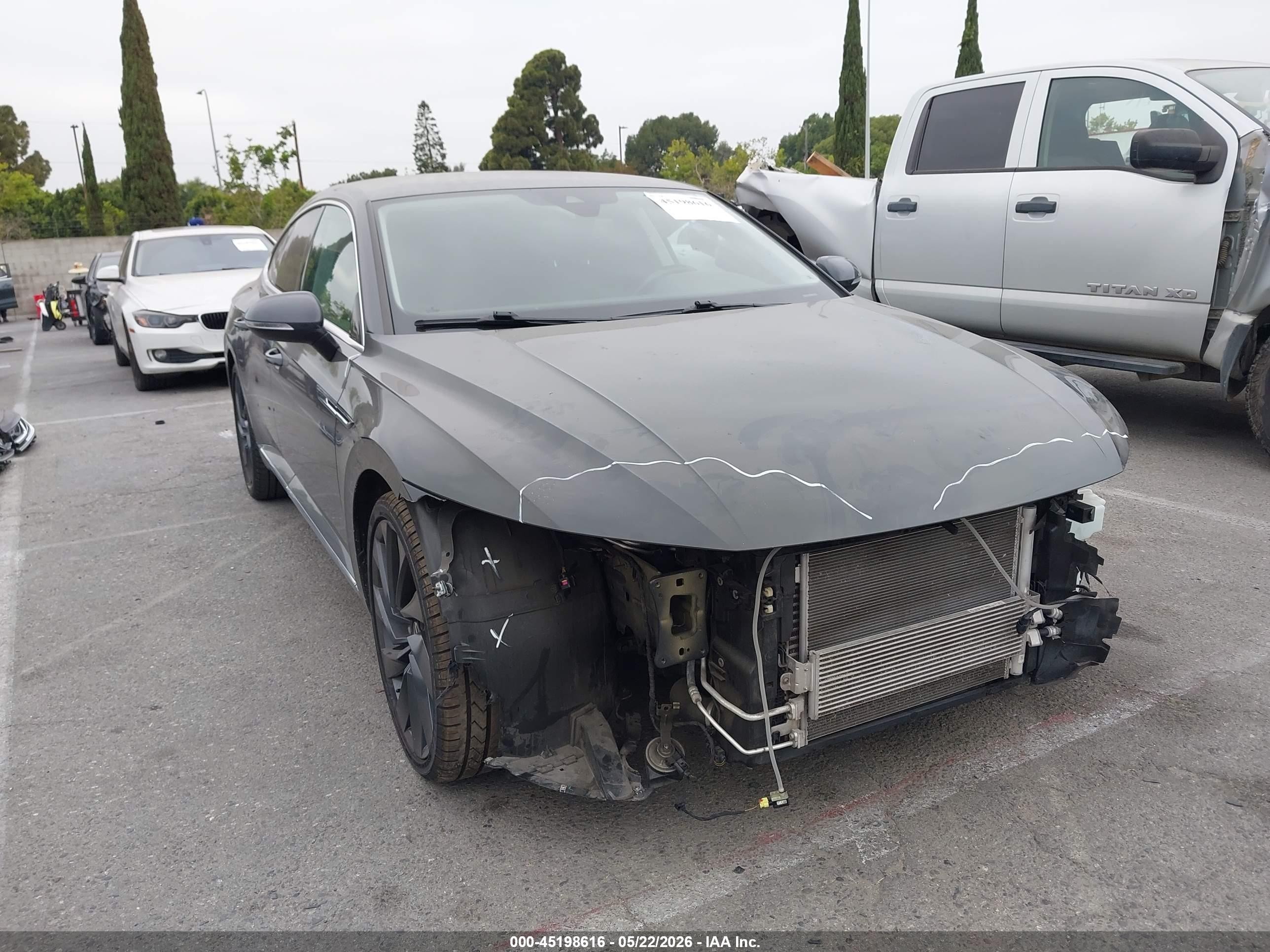 2021 Volkswagen Arteon SE, VIN WVWAR7AN9ME006532 — Front end