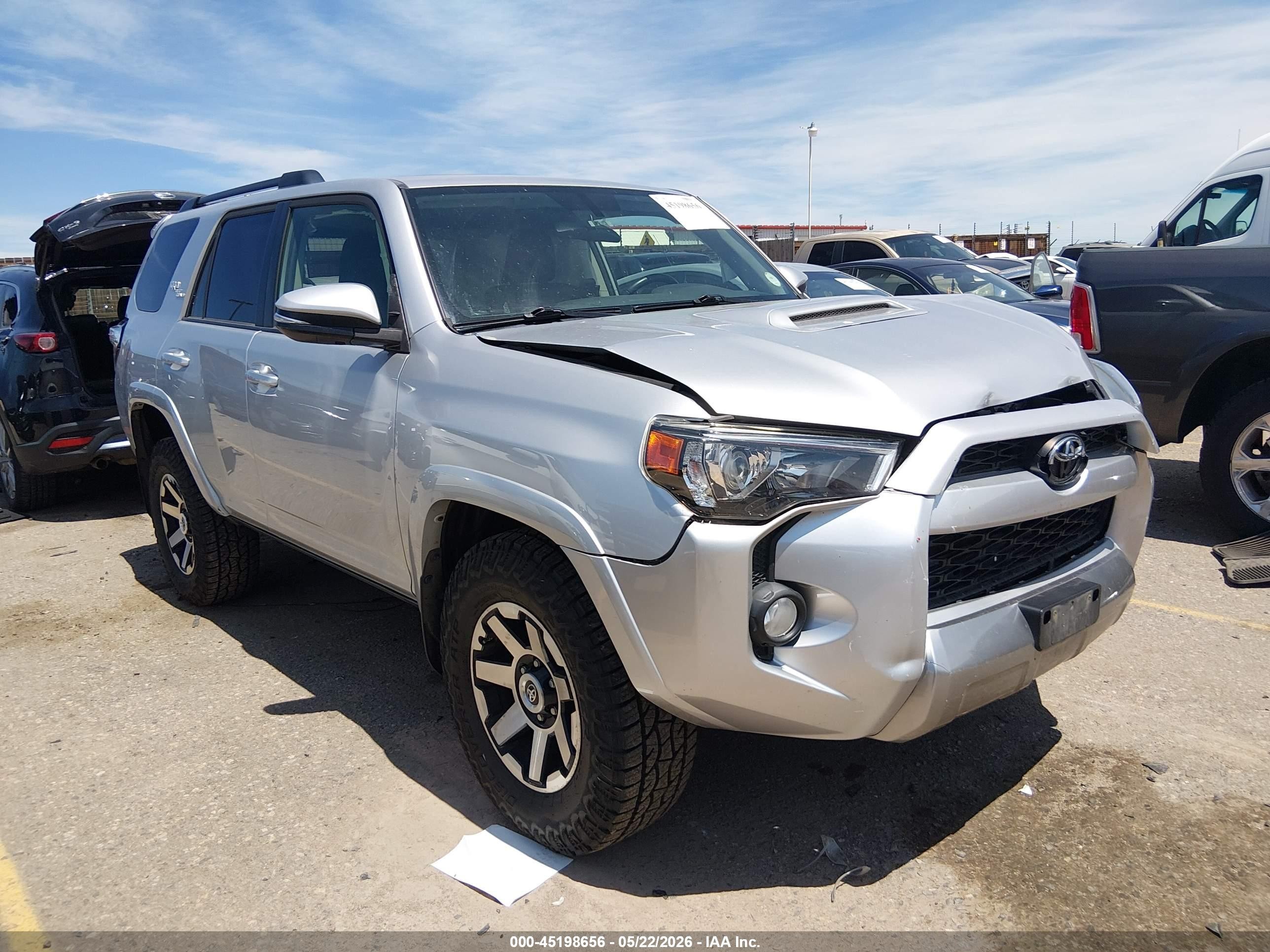 2019 Toyota 4Runner TRD Off Road Premium, VIN JTEBU5JR4K5647266 — Front end