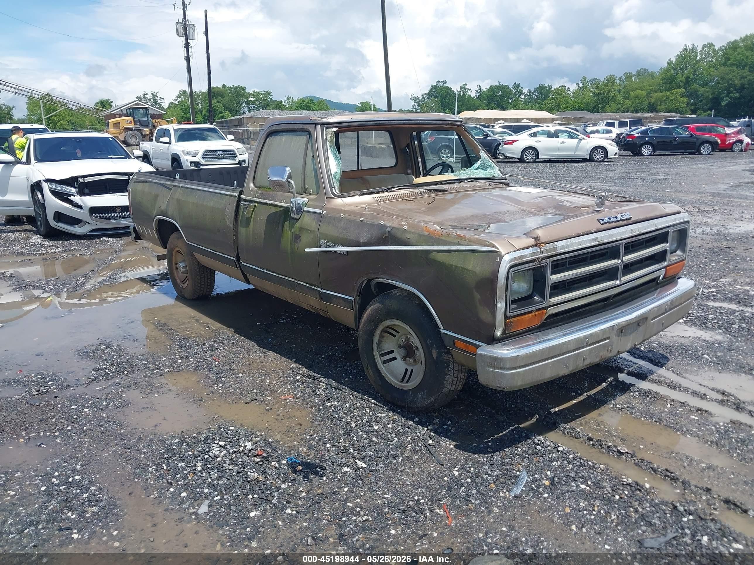 1989 Dodge D Series, VIN 1B7FE16Y2KS070296 — Front end