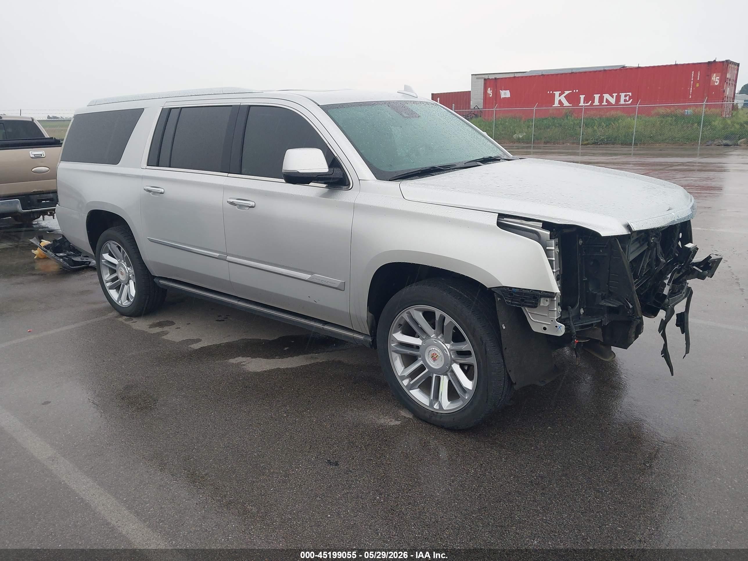 2018 Cadillac Escalade ESV Platinum, VIN 1GYS4KKJ6JR130645 — Front end