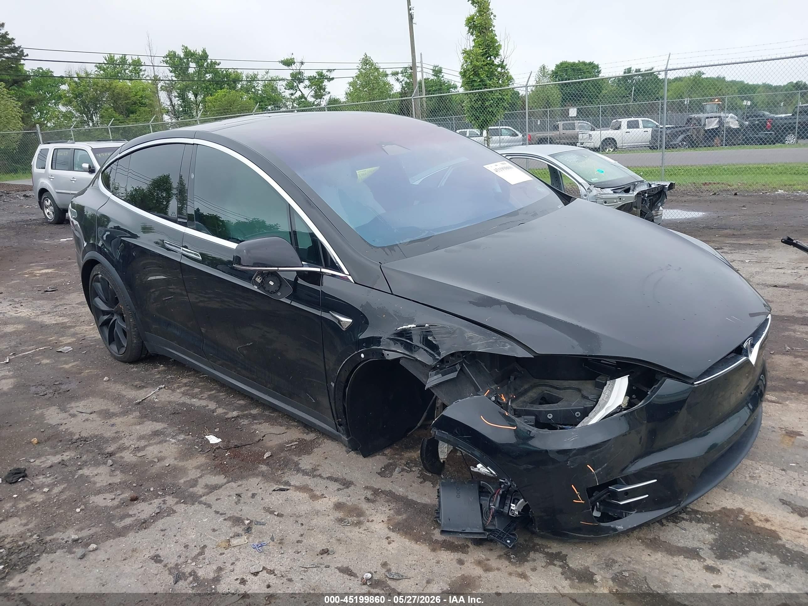 2018 Tesla Model X 75D, VIN 5YJXCBE20JF137955 — Front end