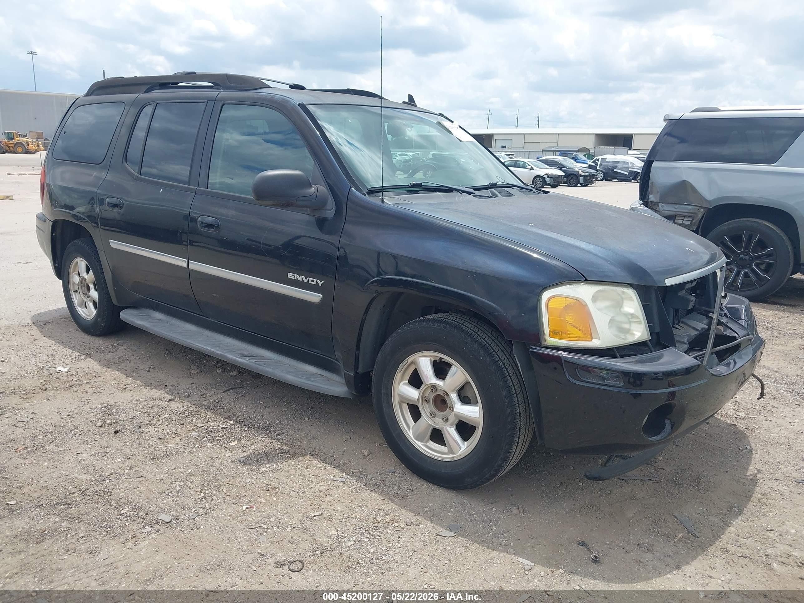 2006 GMC Envoy SLE, VIN 1GKES16S566151151 — Front end