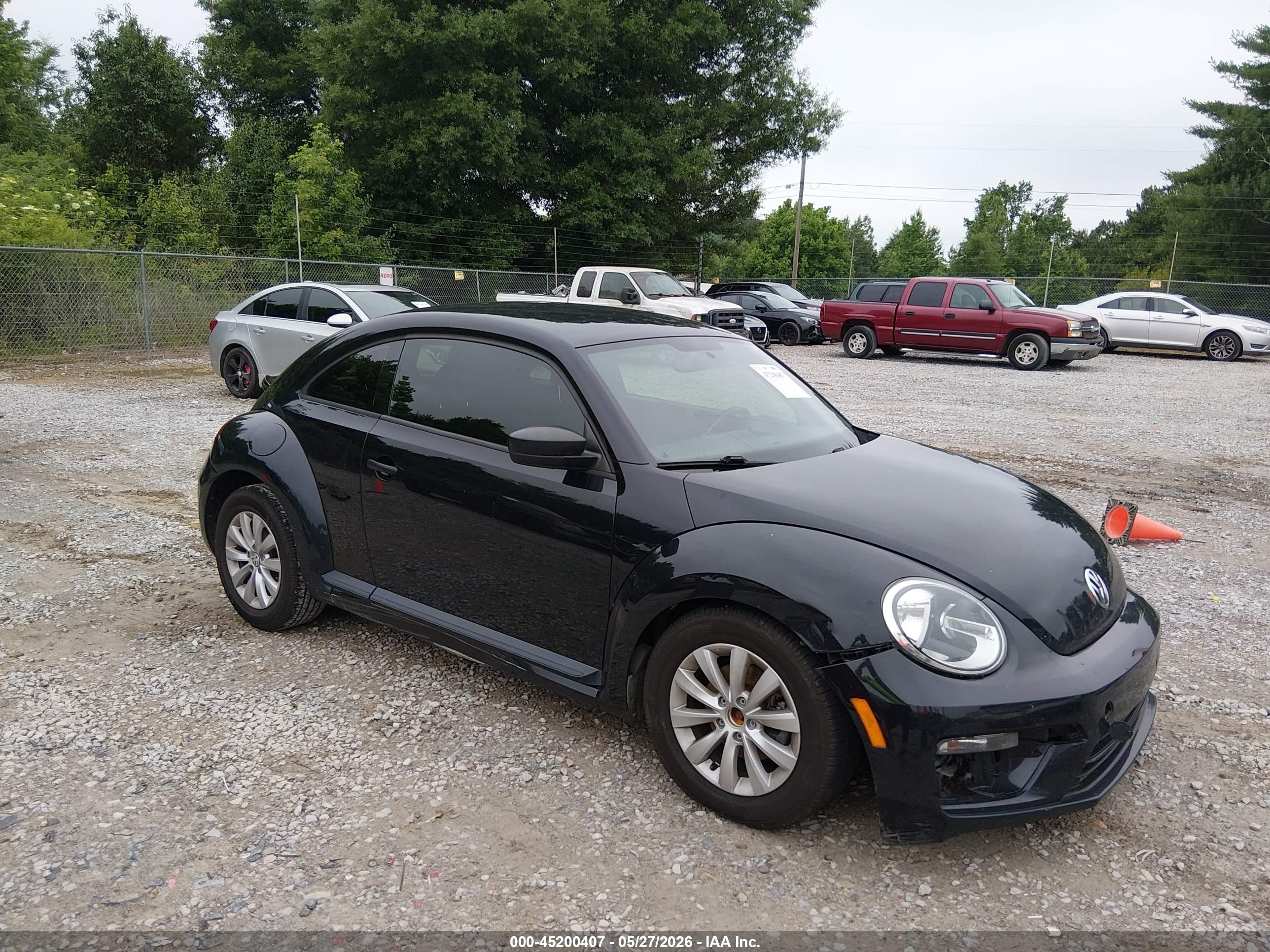 2018 Volkswagen Beetle S, VIN 3VWFD7AT8JM706564 — Side