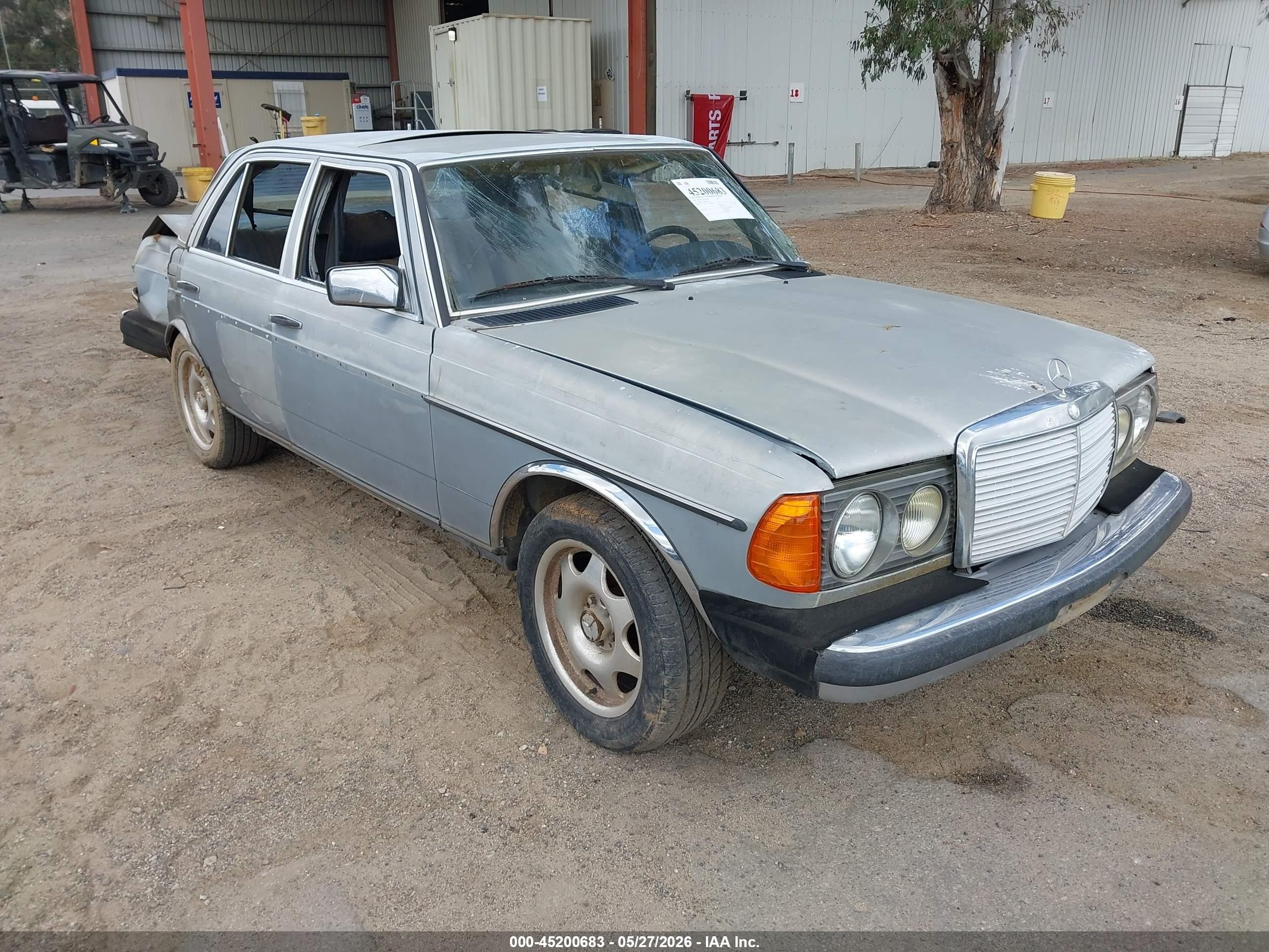1983 Mercedes-Benz 300 D, VIN WDBAB33A4DB030180 — Normal wear