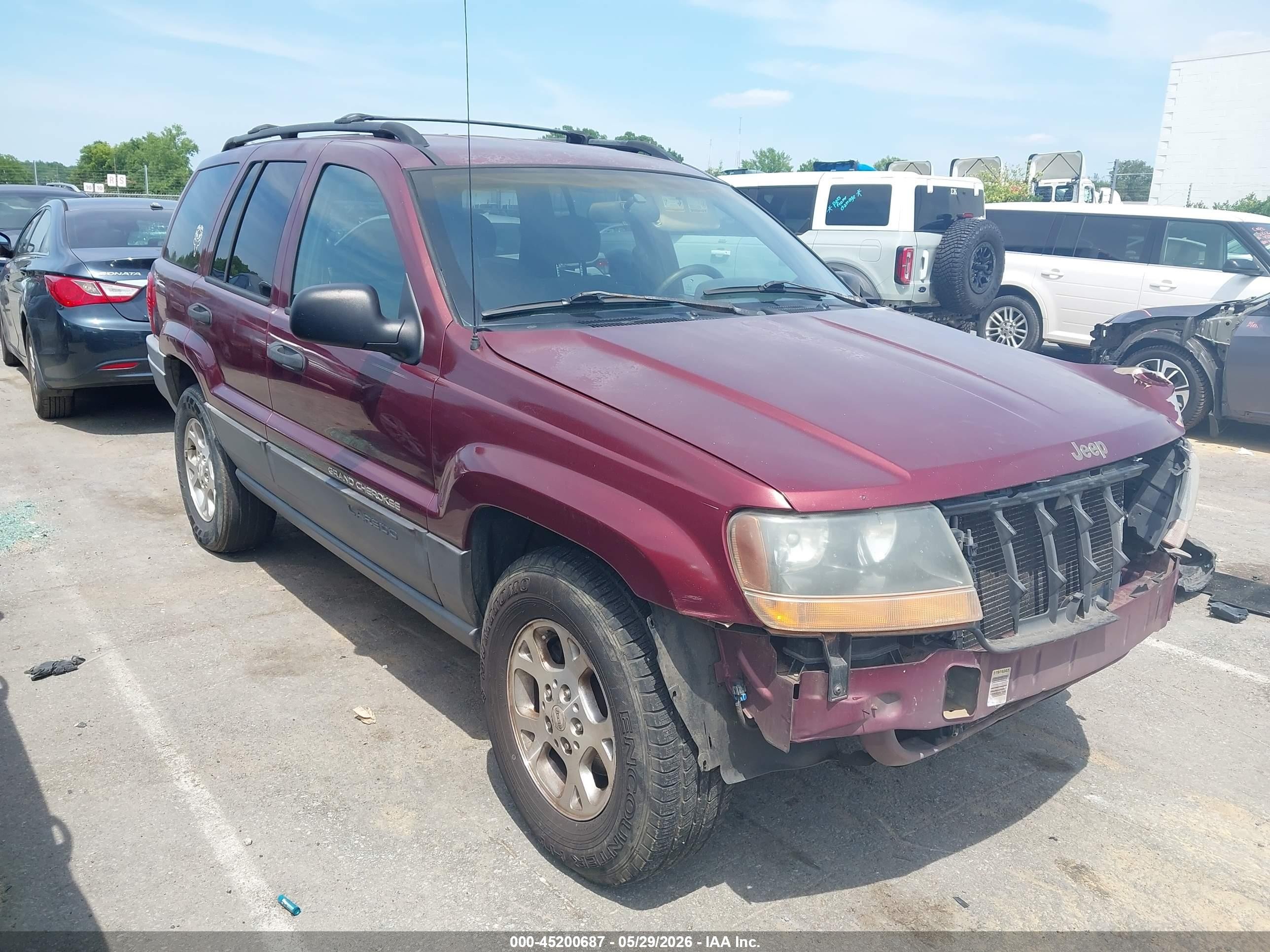 2001 Jeep Grand Cherokee Laredo, VIN 1J4GW48S81C539020 — Front end