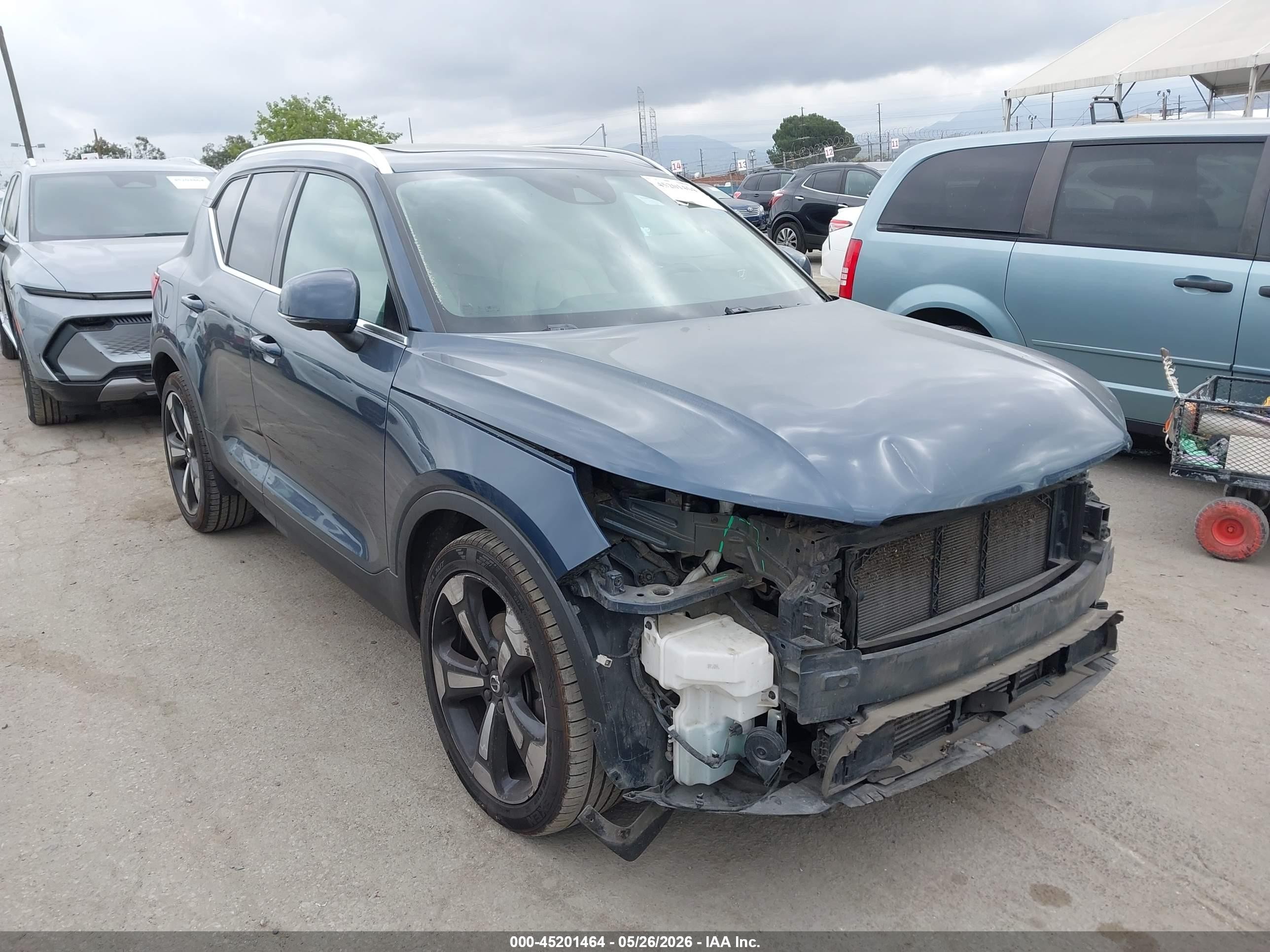2019 Volvo XC40 Inscription, VIN YV4162UL6K2102314 — Front end