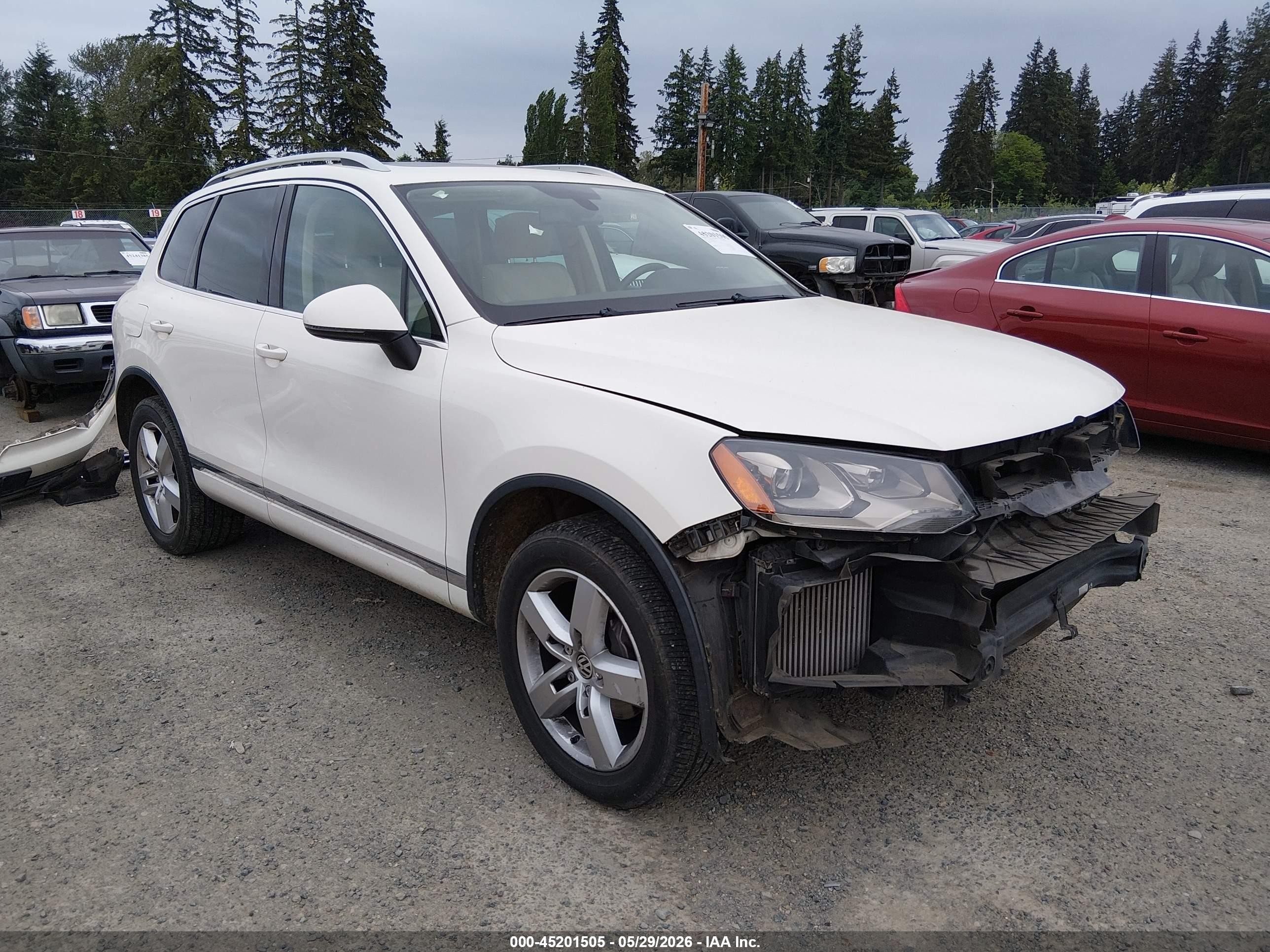 2011 Volkswagen Touareg Sport, VIN WVGFK9BP9BD003912 — Front end