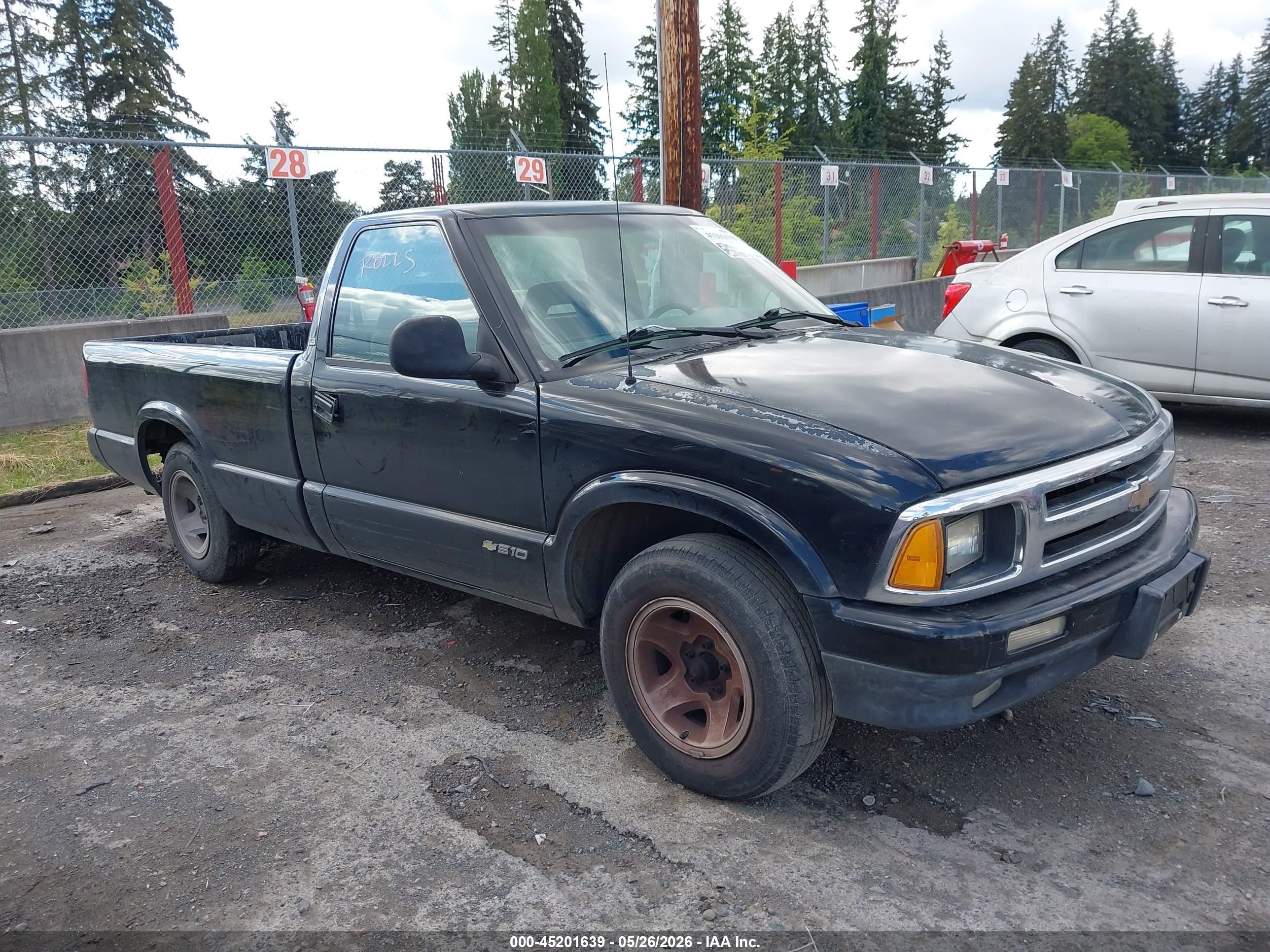 1997 Chevrolet S-10 LS, VIN 1GCCS1448VK165087 — Normal wear