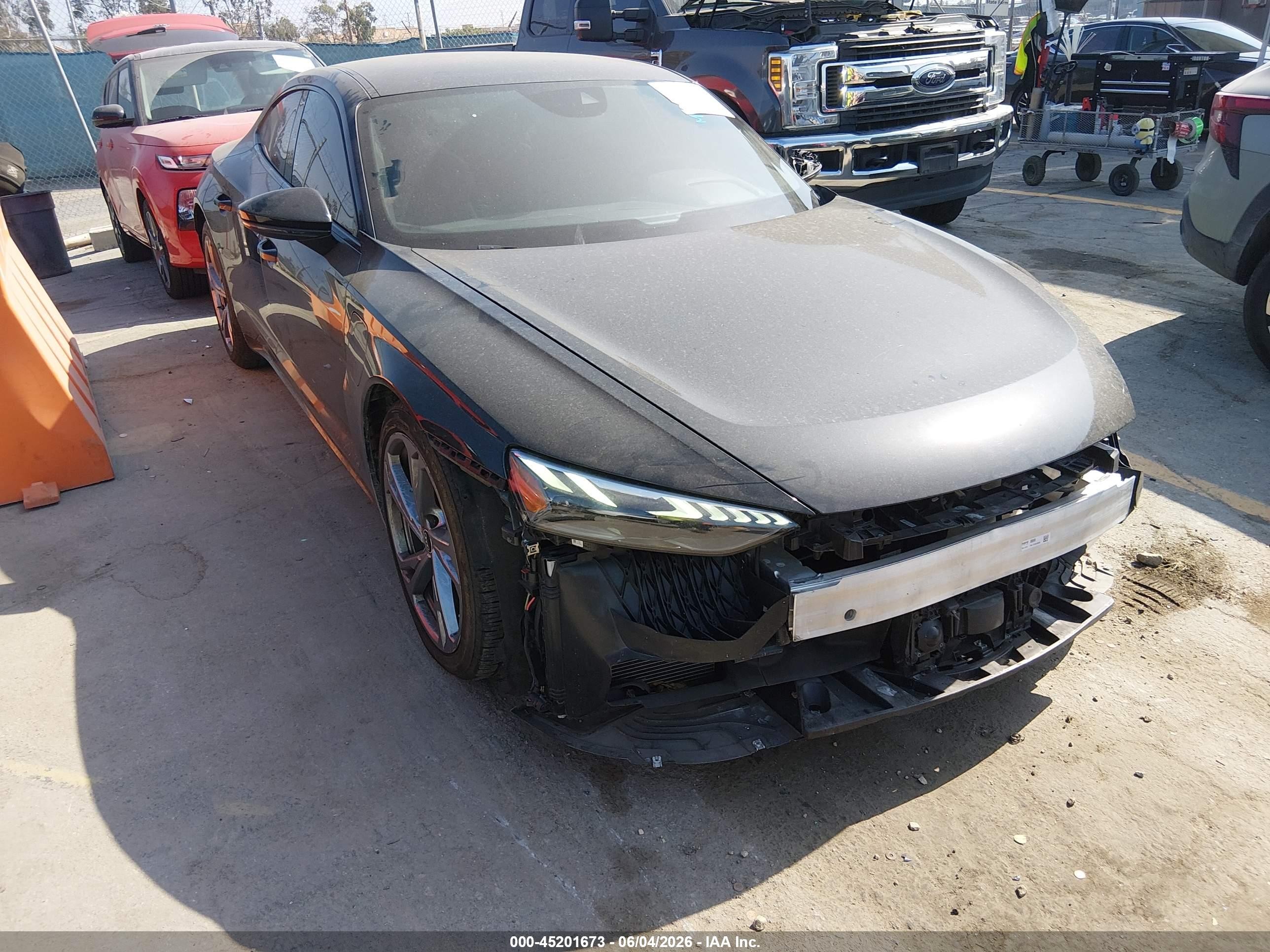 2022 Audi e-tron GT Premium Plus, VIN WAUFJBFW0N7003684 — Side