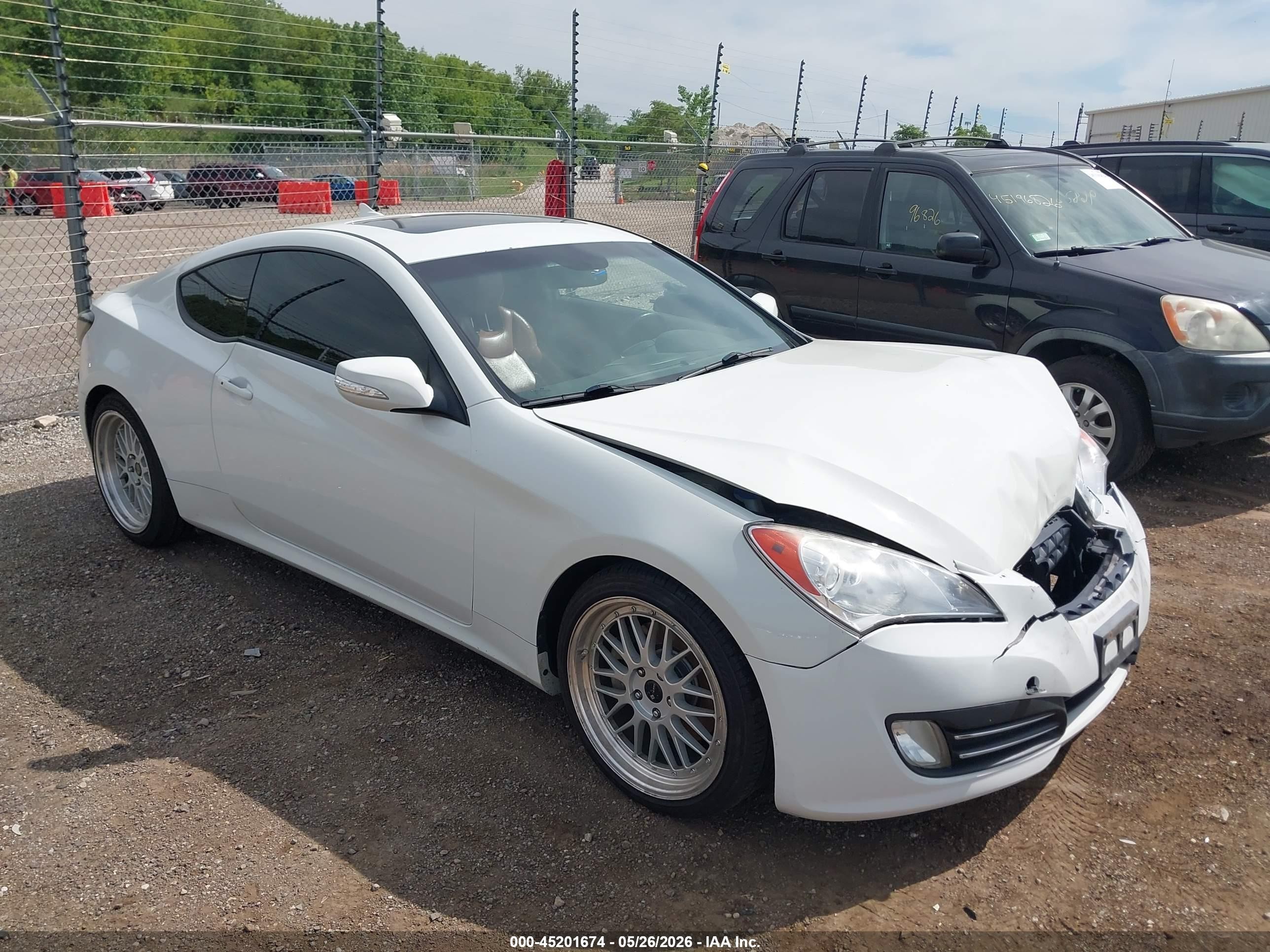2012 Hyundai Genesis Coupe Grand Touring, VIN KMHHU6KH1CU067101 — Front end