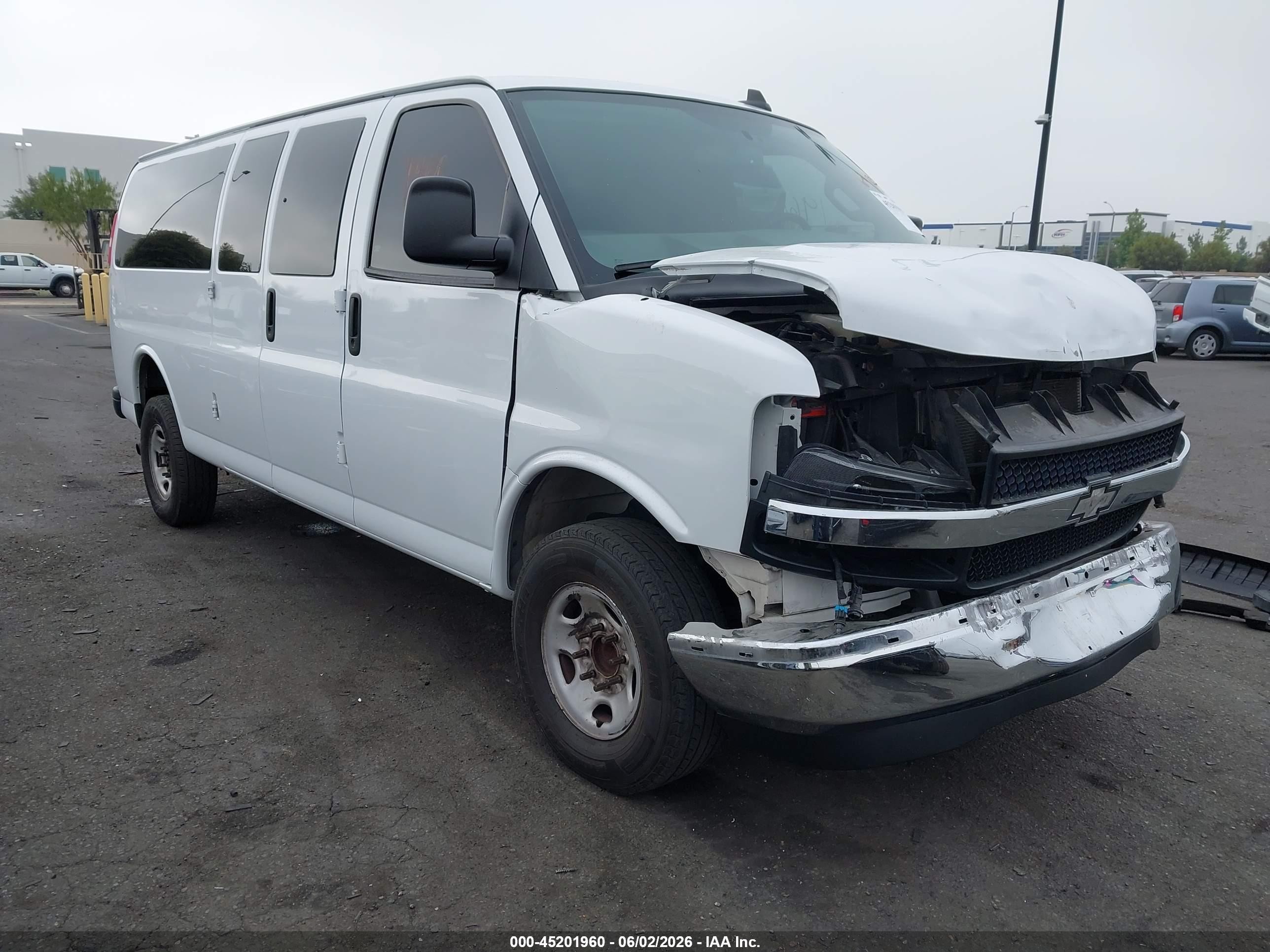 2017 Chevrolet Express Passenger LT, VIN 1GAZGPFG2H1172982 — Front end
