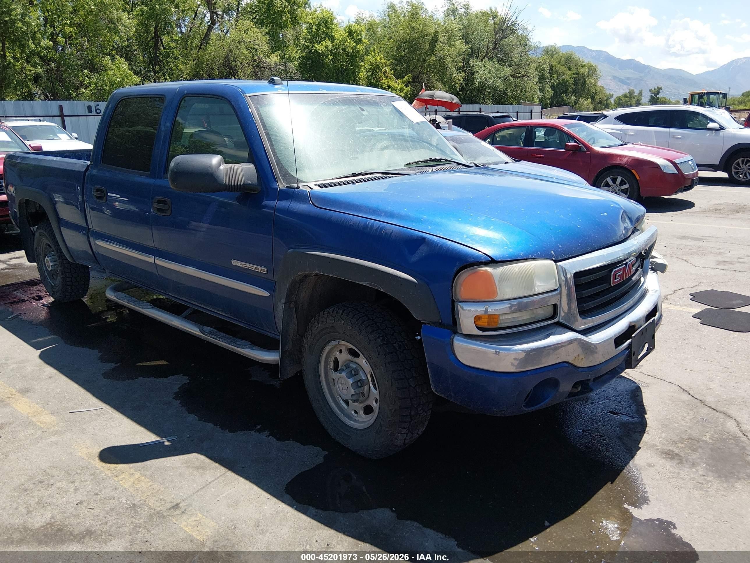 2004 GMC Sierra 2500 SLT, VIN 1GTGK23U64F225142 — Front end