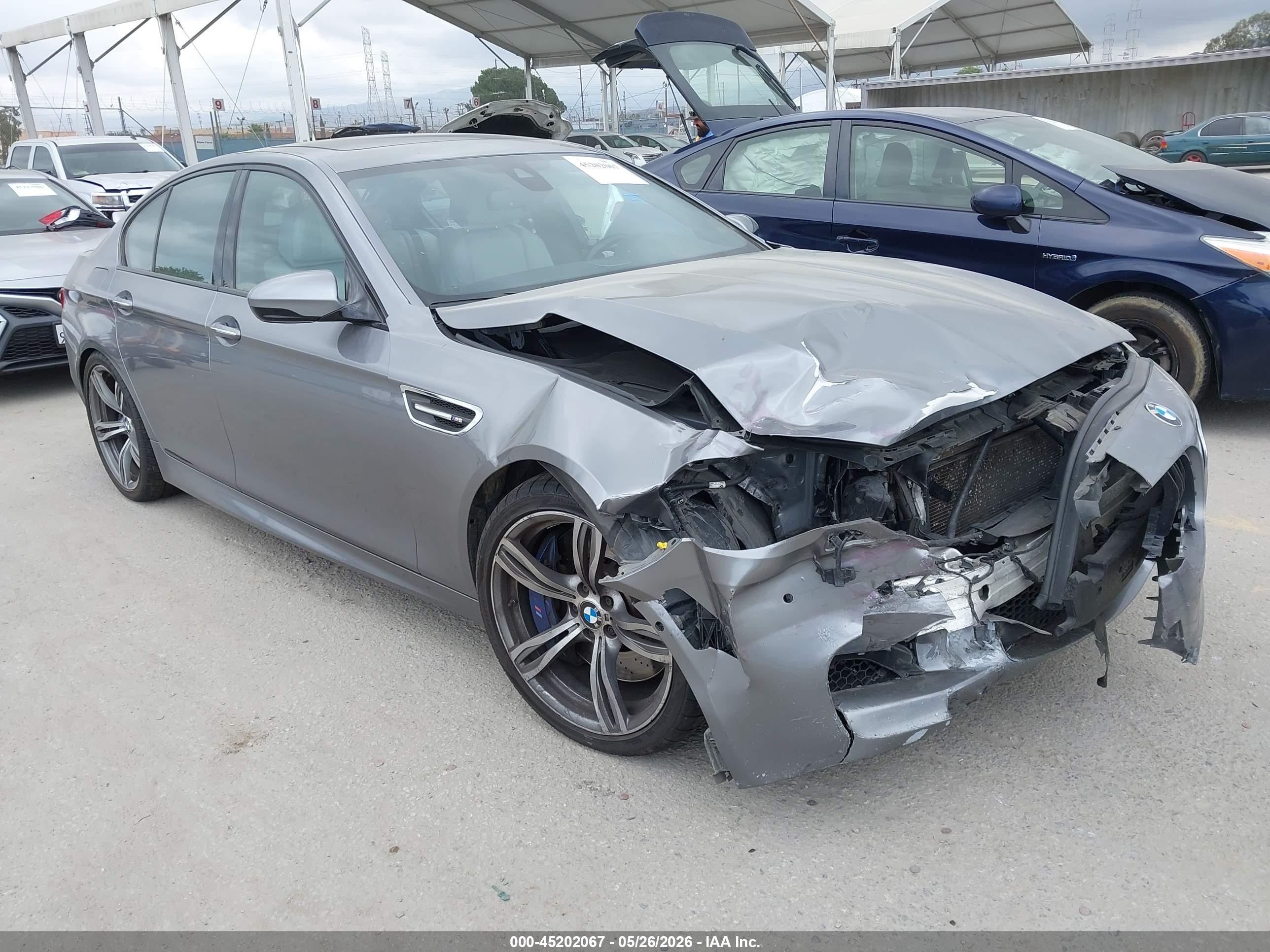 2014 BMW M5, VIN WBSFV9C54ED594057 — Перед