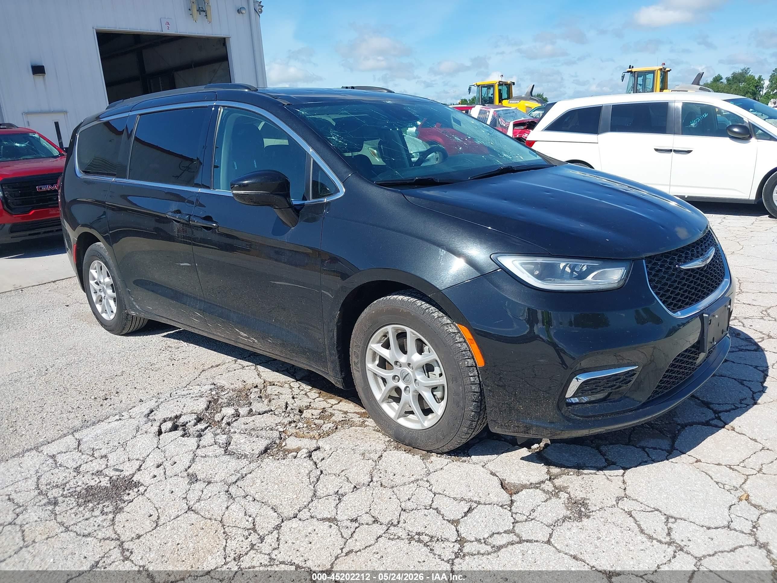 2022 Chrysler Pacifica Touring L, VIN 2C4RC1BG4NR188310 — Град