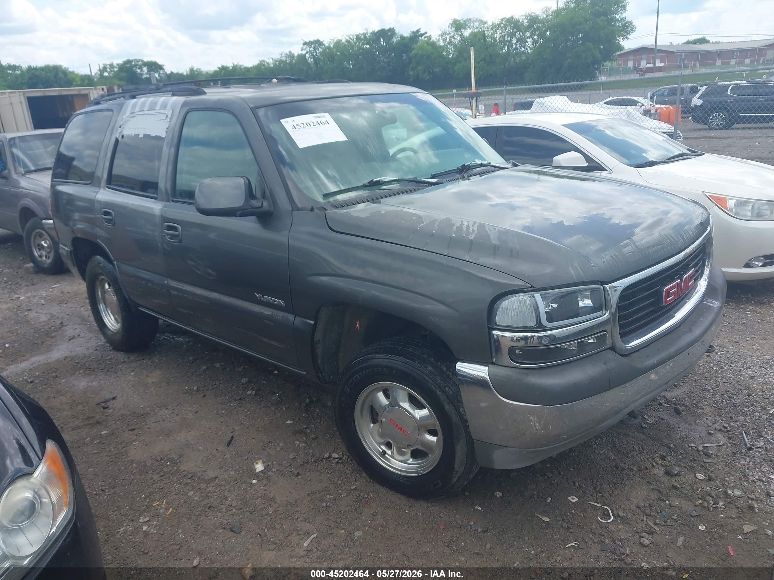 2000 GMC Yukon SLT, VIN 1GKEK13TXYJ104307 — Normal wear