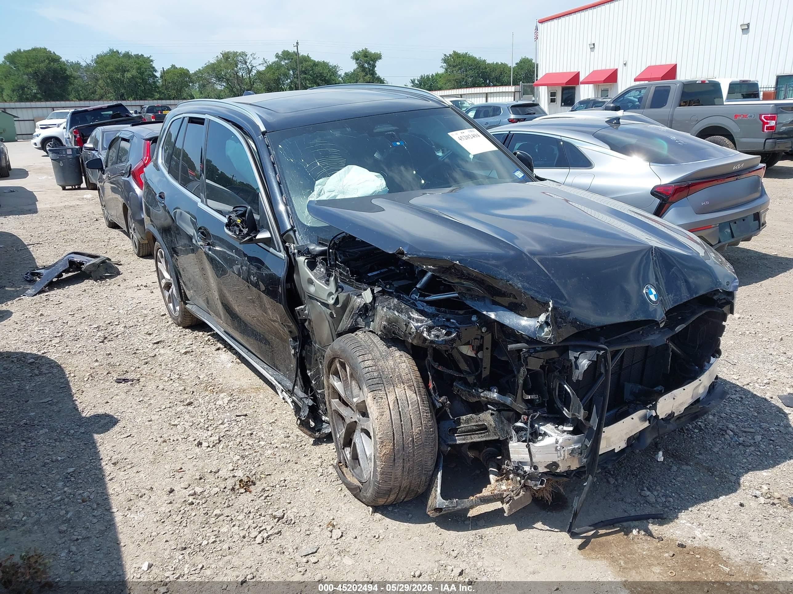 2025 BMW X5 sDrive40i, VIN 5UX13EU02S9W72707 — Перед