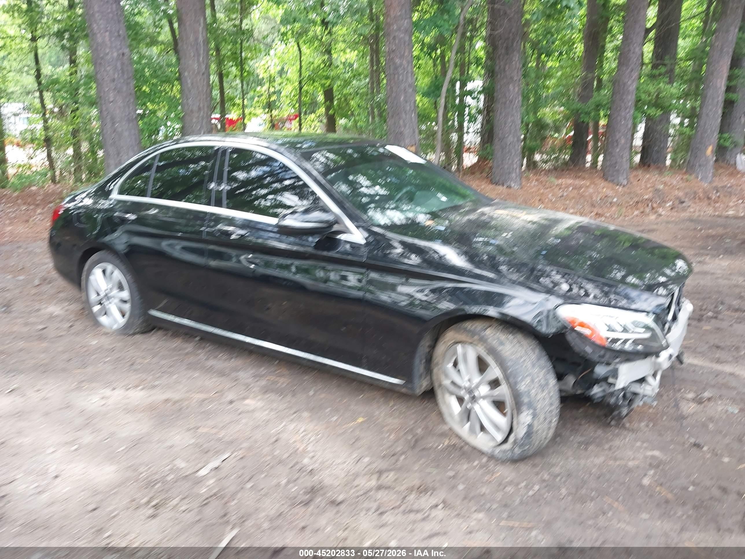 2019 Mercedes-Benz C 300, VIN 55SWF8DBXKU316091 — Front end