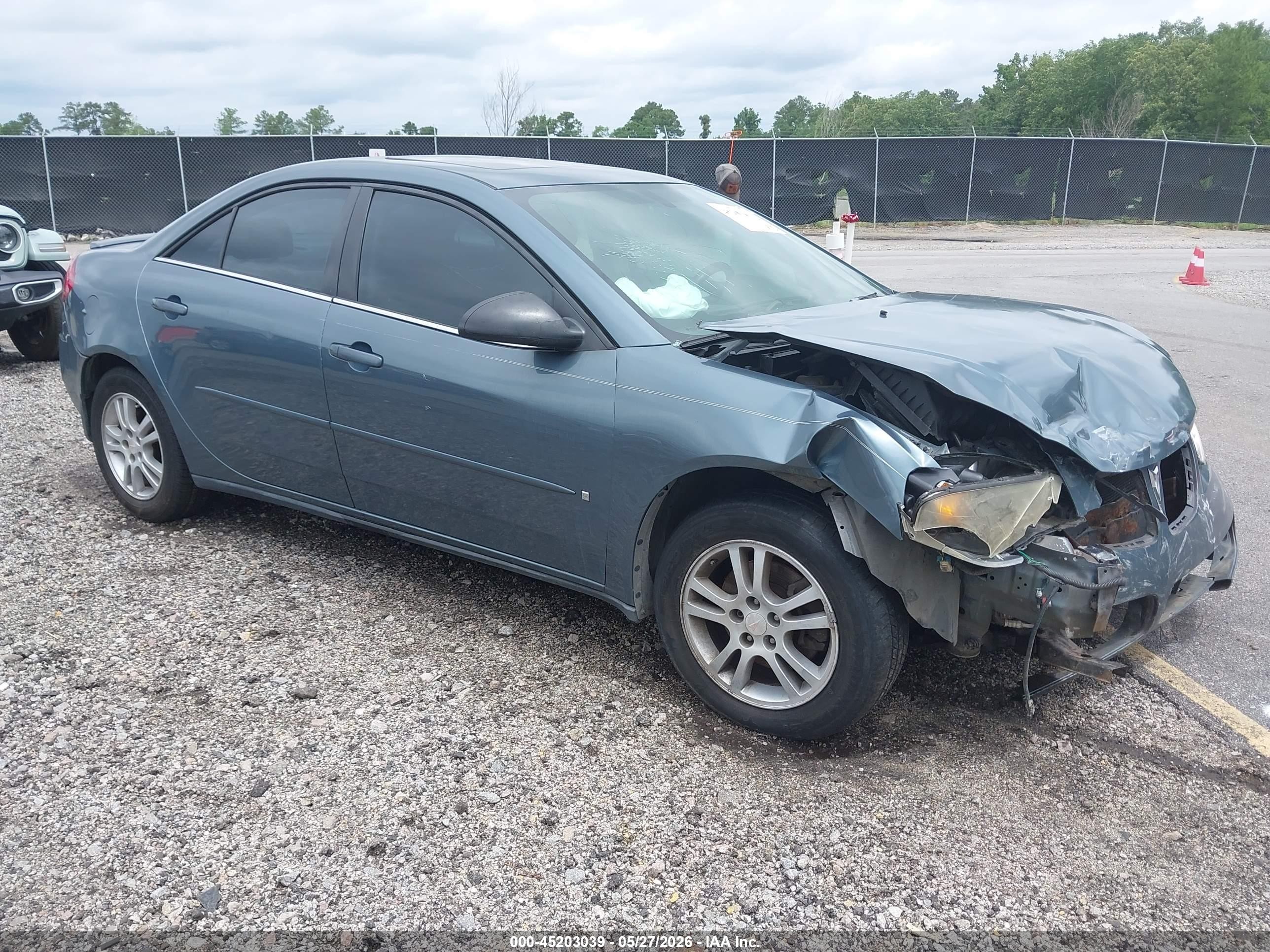 2006 Pontiac G6 6-Cyl, VIN 1G2ZG558464279456 — Front end