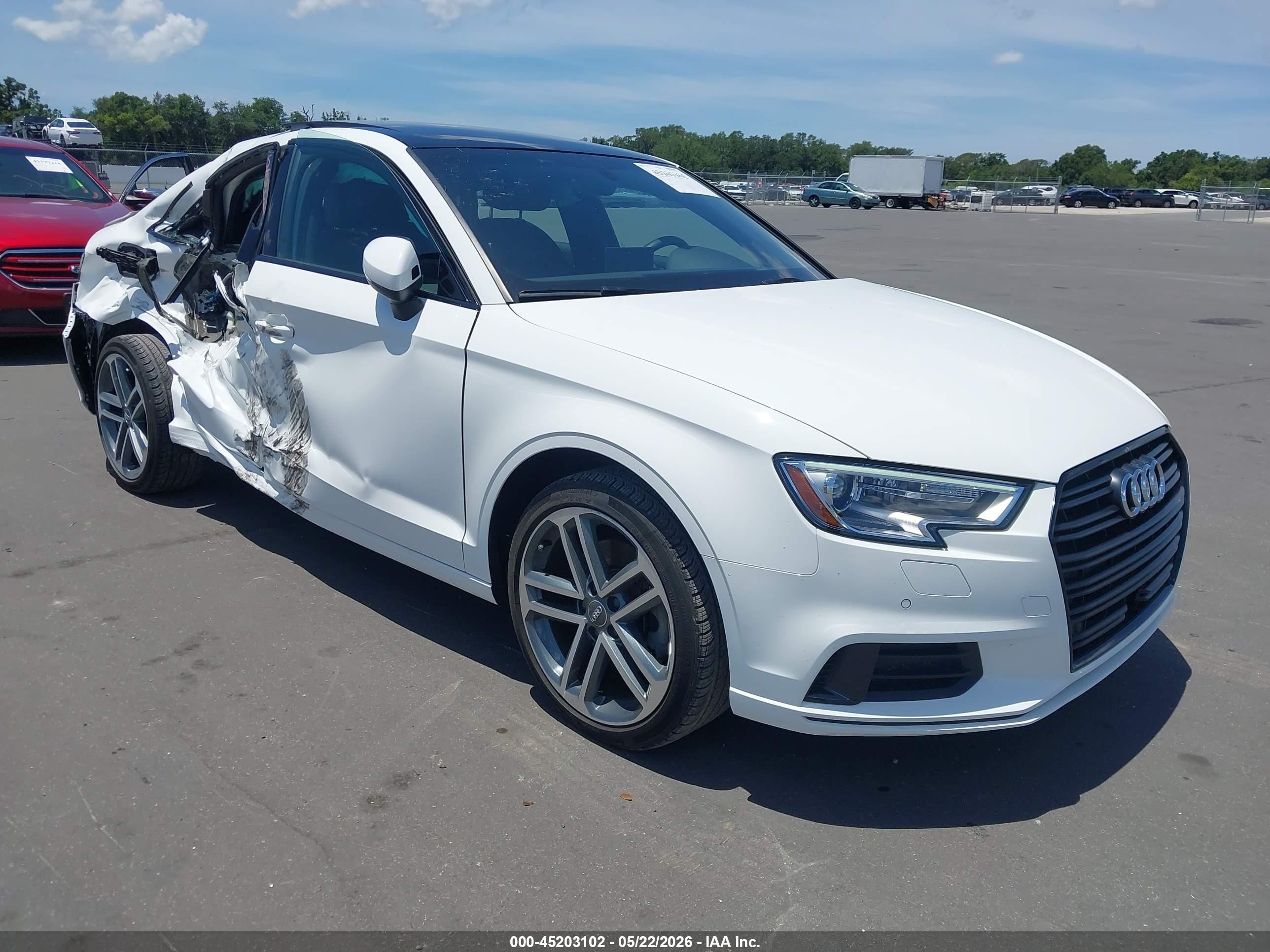 2020 Audi A3 Premium, VIN WAUAUGFF5LA103116 — Бок
