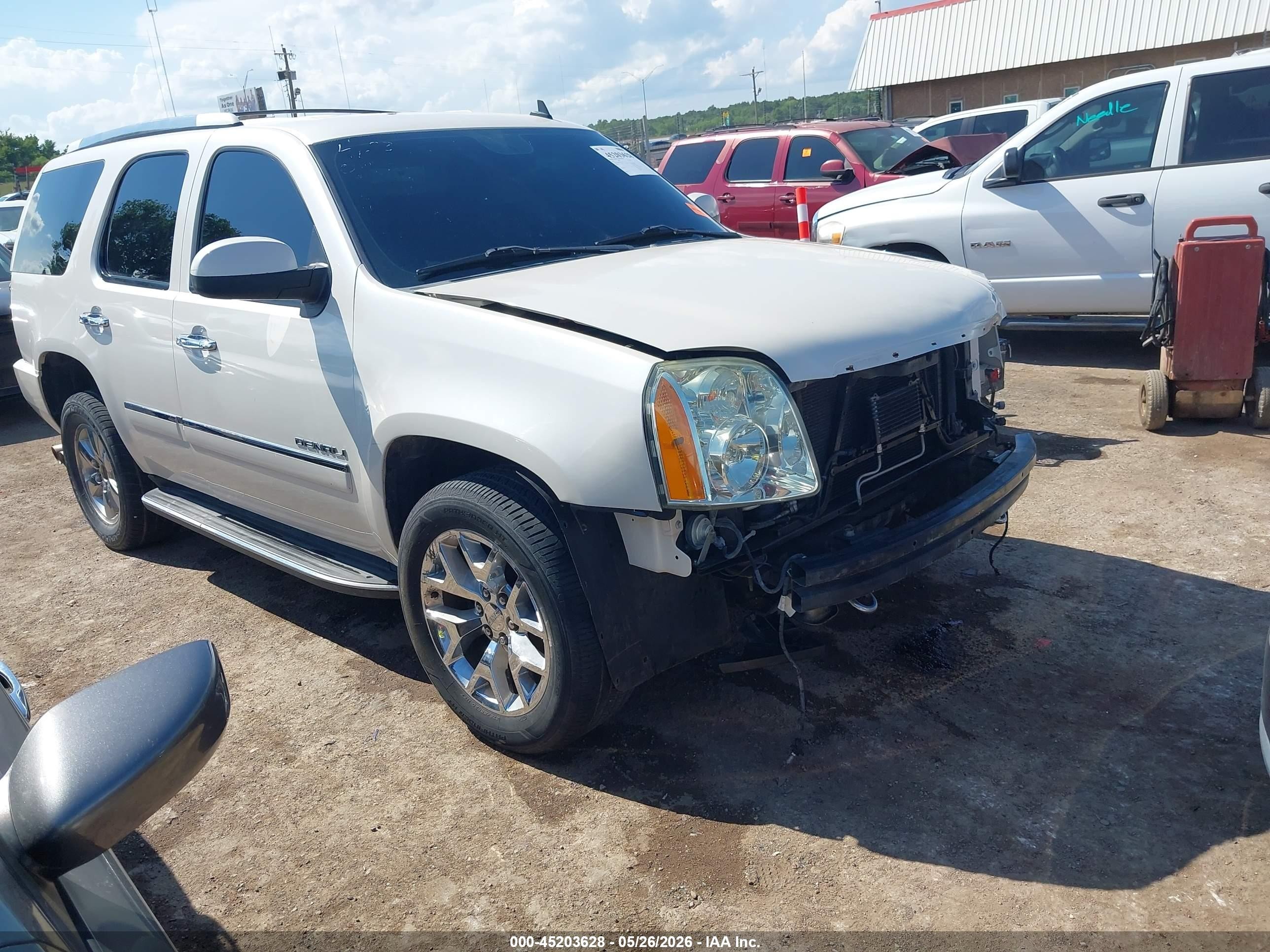2012 GMC Yukon Denali, VIN 1GKS2EEF4CR211459 — Front end
