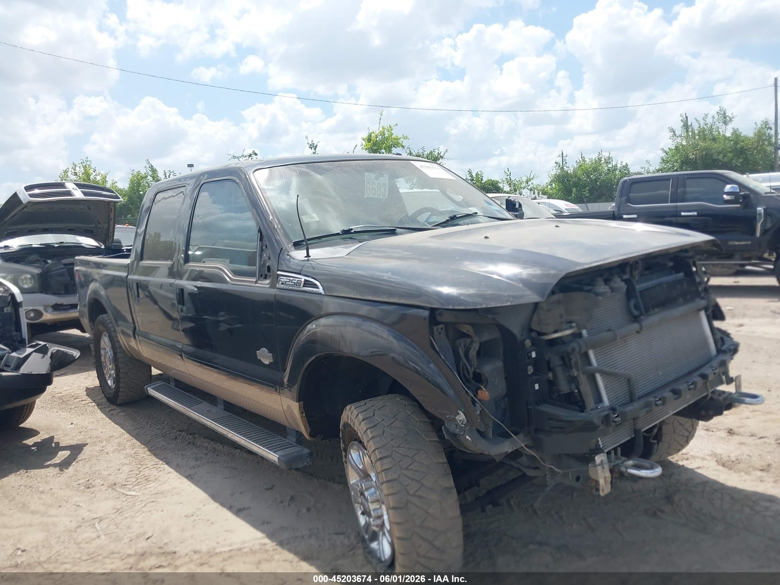 2012 Ford F-250 XL, VIN 1FT7W2BT8CEB52146 — Перед