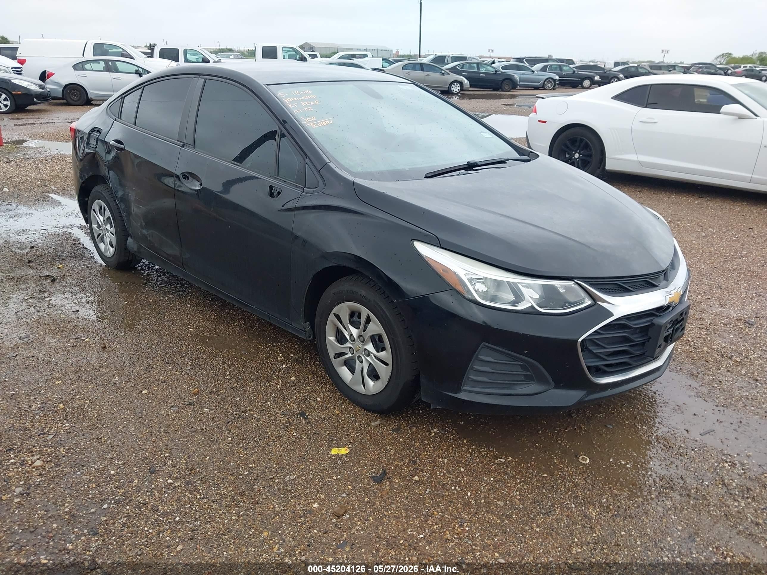 2019 Chevrolet Cruze LS, VIN 1G1BC5SM7K7114223 — Бок