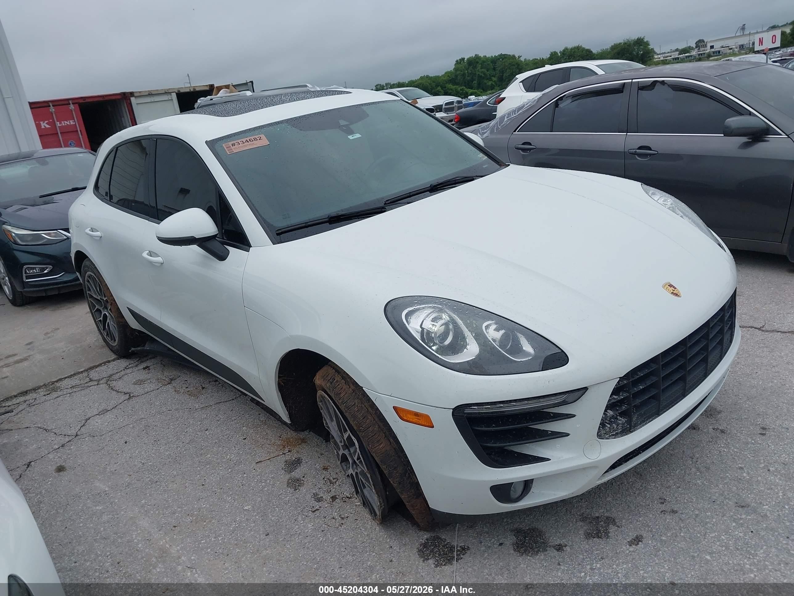 2017 Porsche Macan, VIN WP1AA2A50HLB00258 — Front end