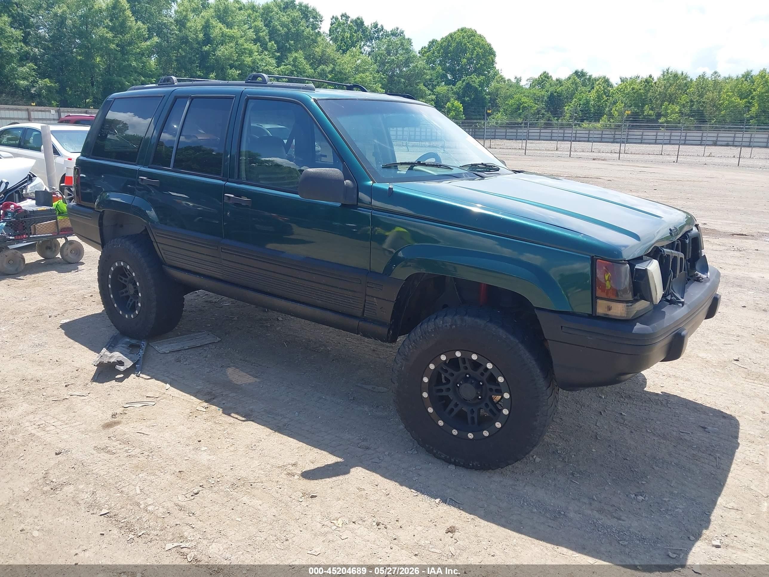 1995 Jeep Grand Cherokee Laredo, VIN 1J4GZ58S1SC508612 — Front end