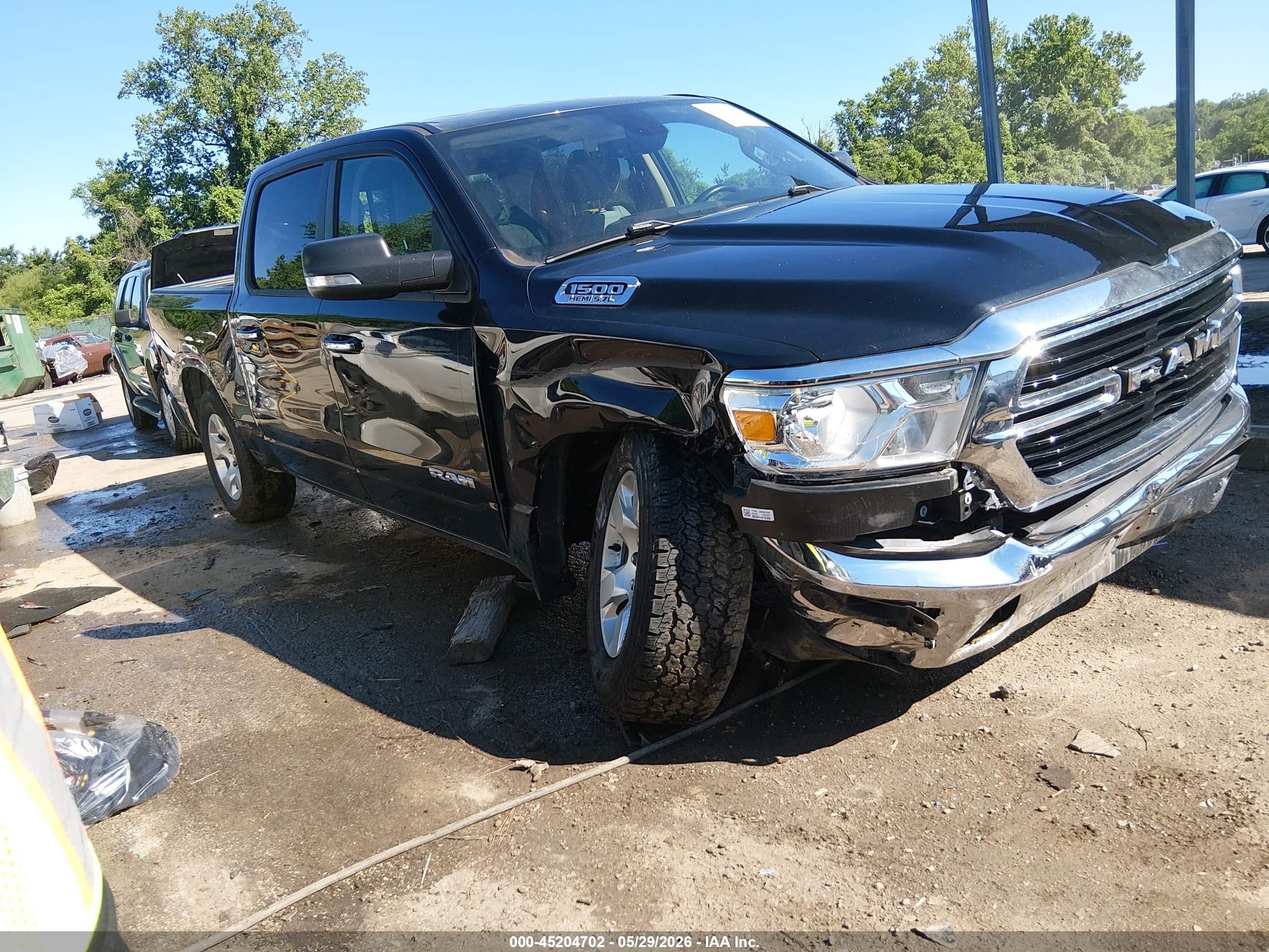 2020 Ram 1500 Big Horn, VIN 1C6SRFFT5LN302241 — Front end