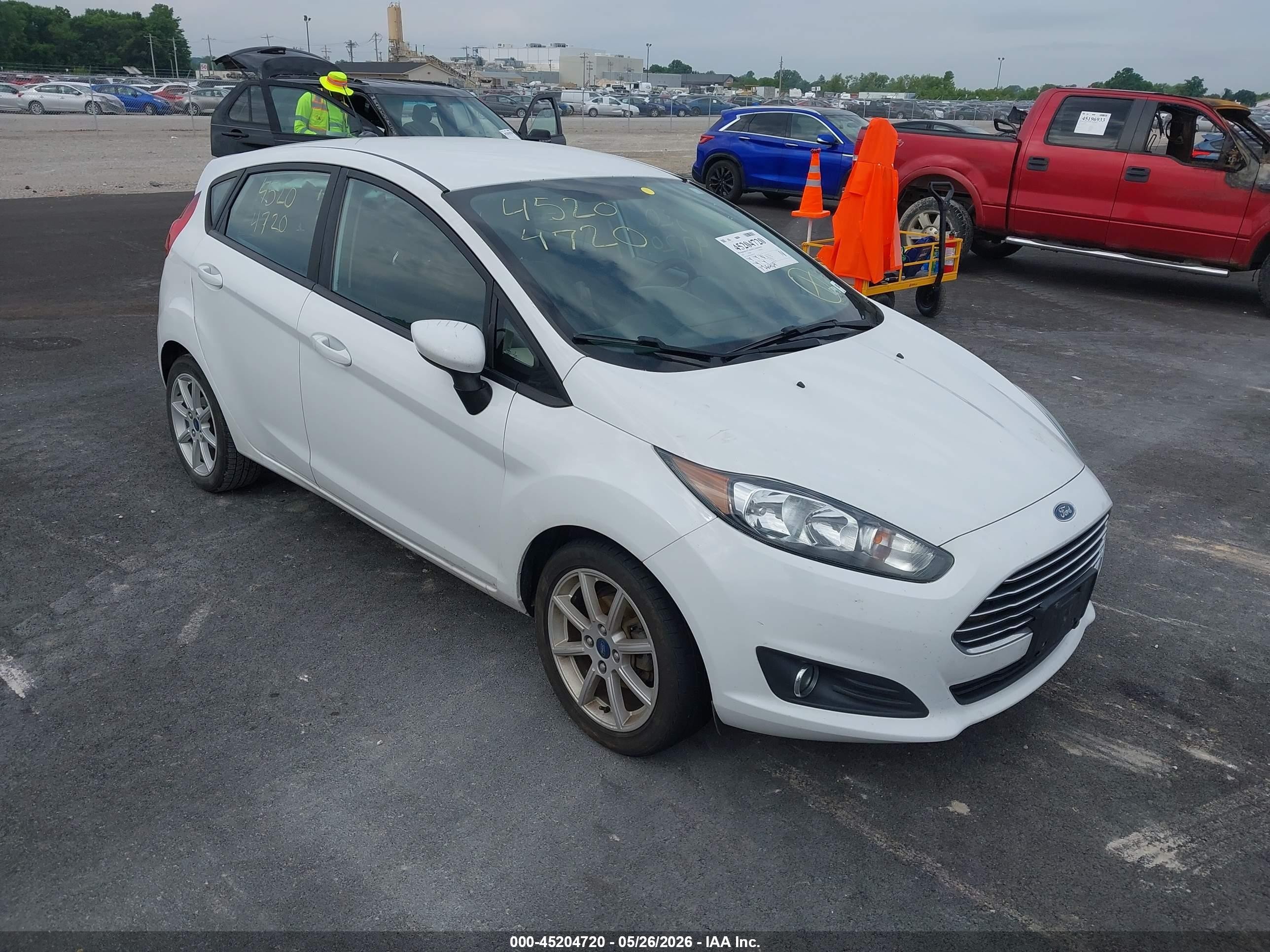 2019 Ford Fiesta SE, VIN 3FADP4EJ5KM107105 — Side