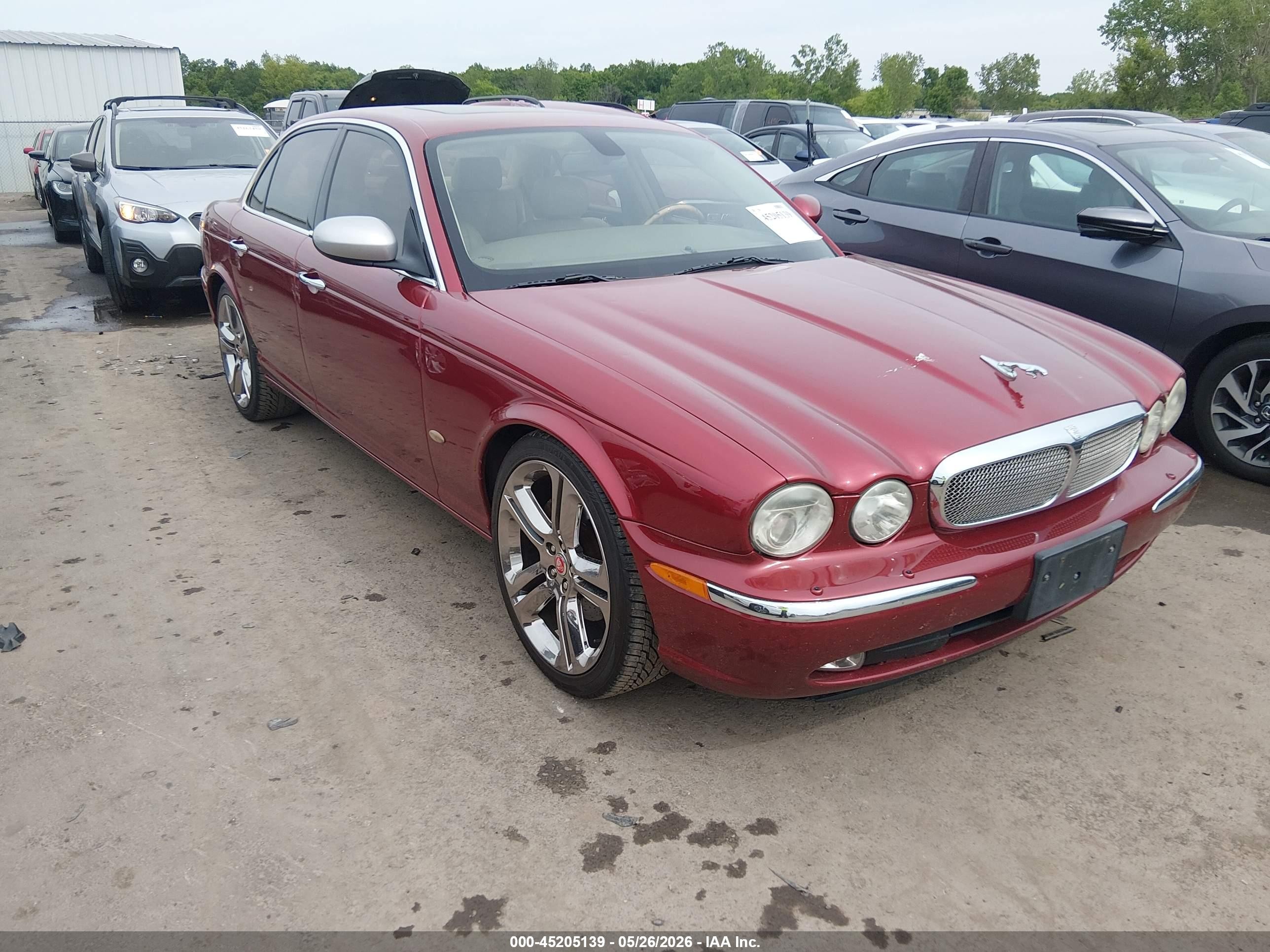 2006 Jaguar XJ 8, VIN SAJWA71B26SH00006 — Град
