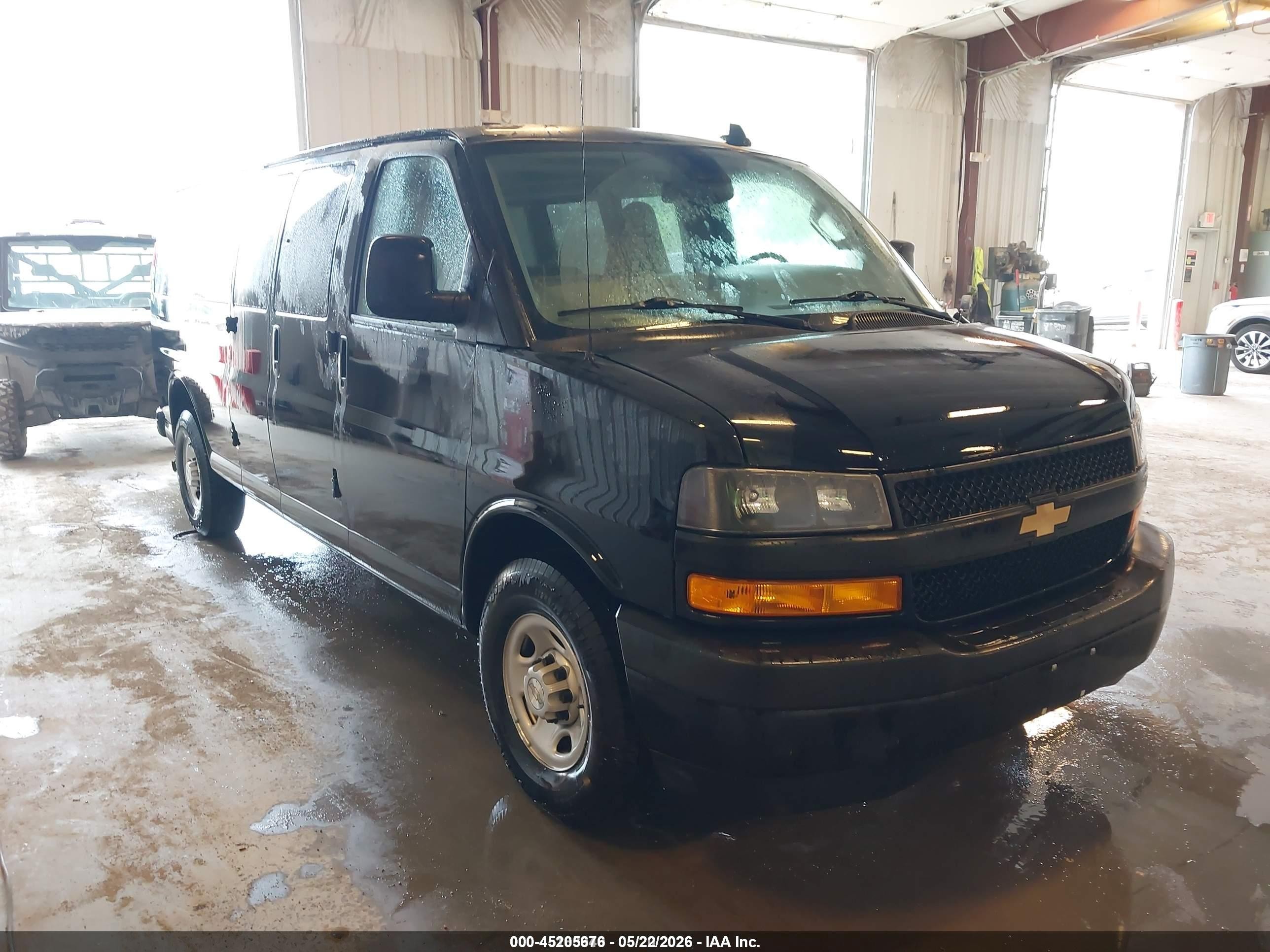 2020 Chevrolet Express Passenger LS, VIN 1GAZGNFG4L1176593 — Normal wear