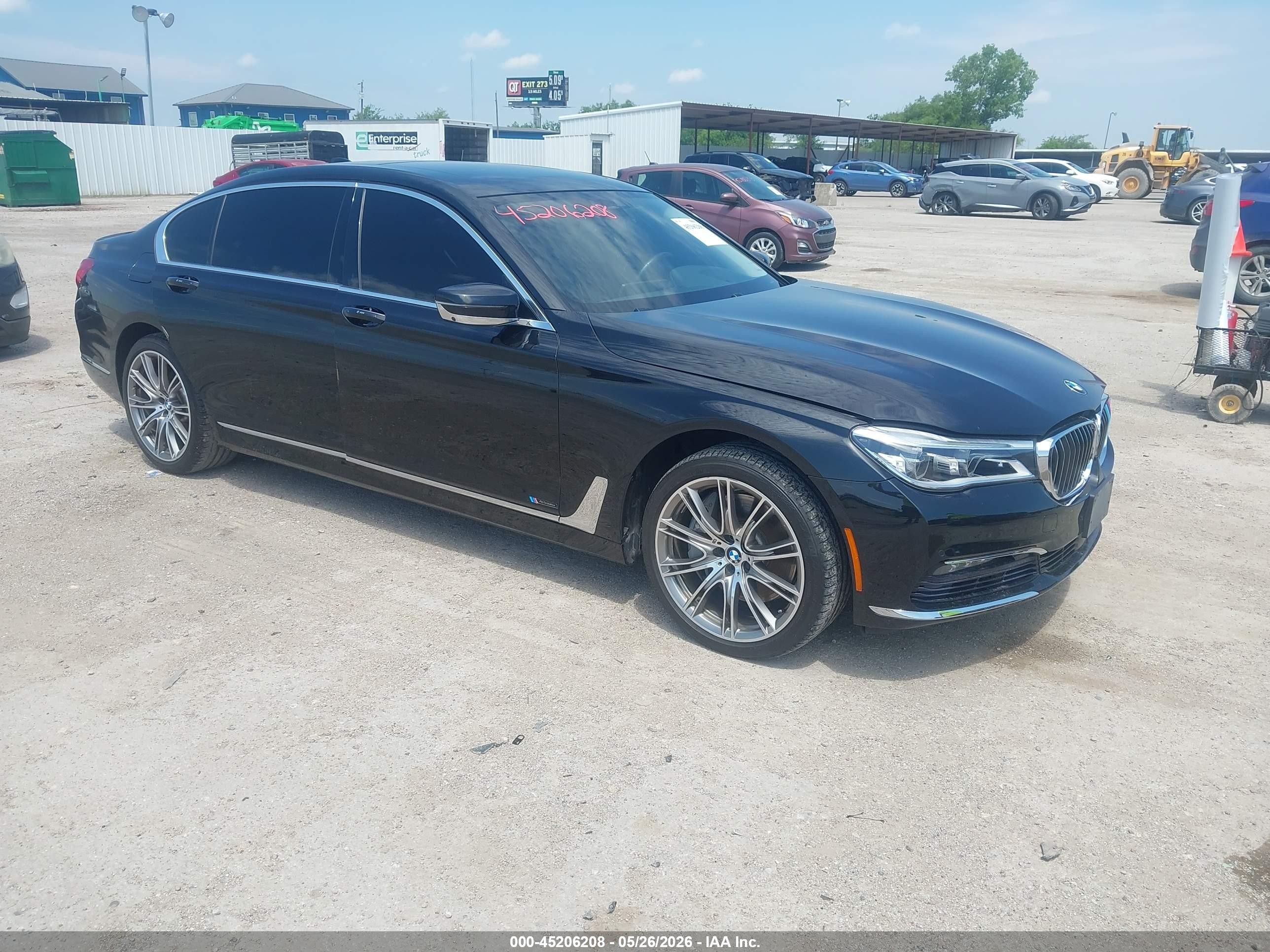 2016 BMW 7 Series 750i xDrive, VIN WBA7F2C58GG418515 — Front end