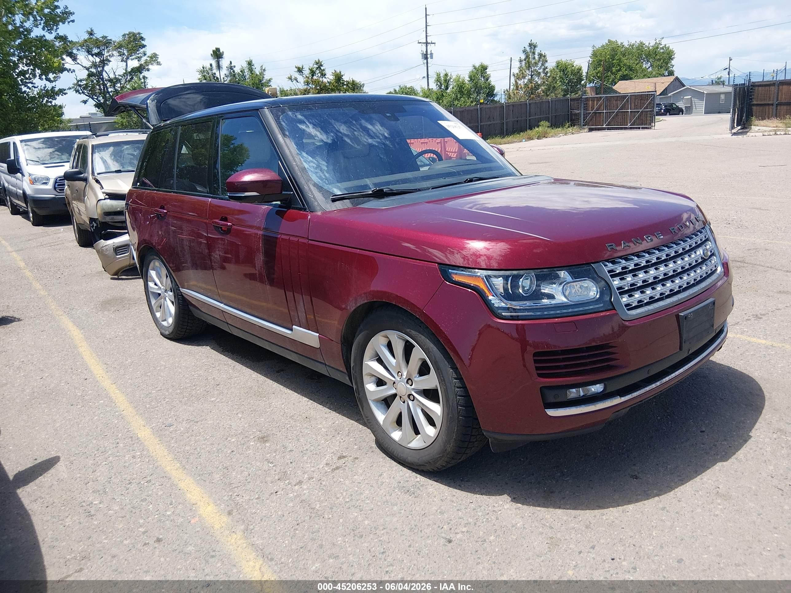 2016 Land Rover Range Rover HSE, VIN SALGS2VF0GA282039 — Normal wear