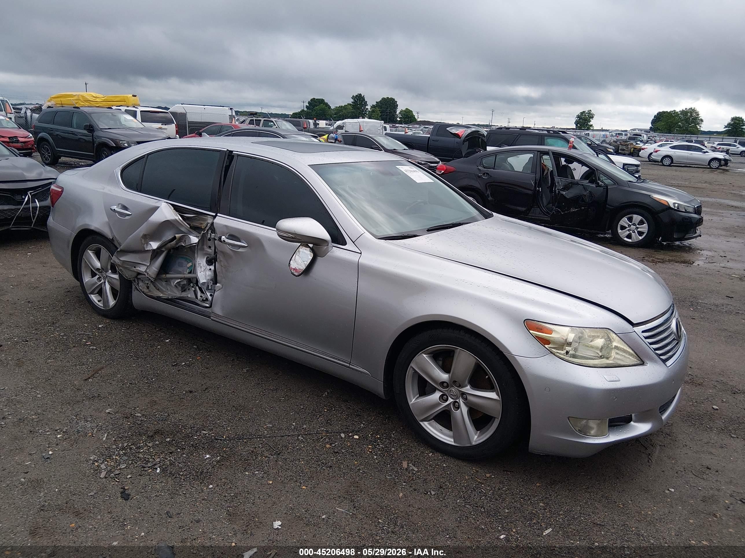 2010 Lexus LS 460 L, VIN JTHGL5EF2A5038879 — Бок