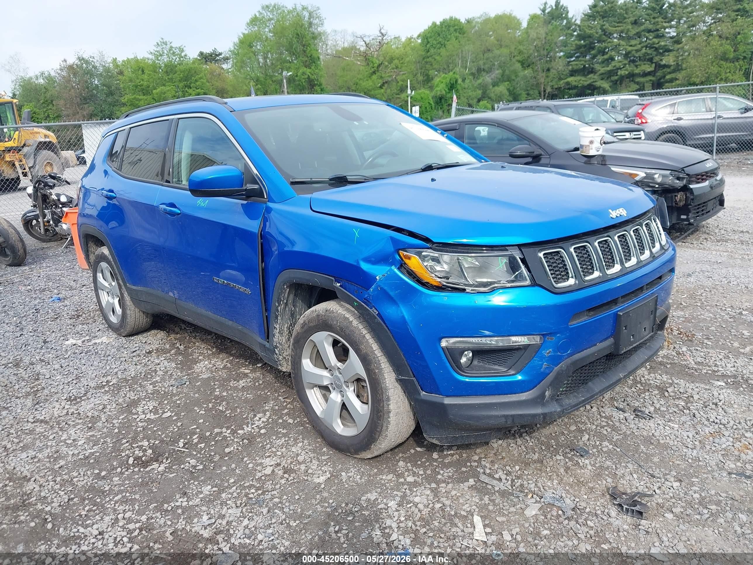 2018 Jeep Compass Latitude, VIN 3C4NJDBB2JT436085 — Front end