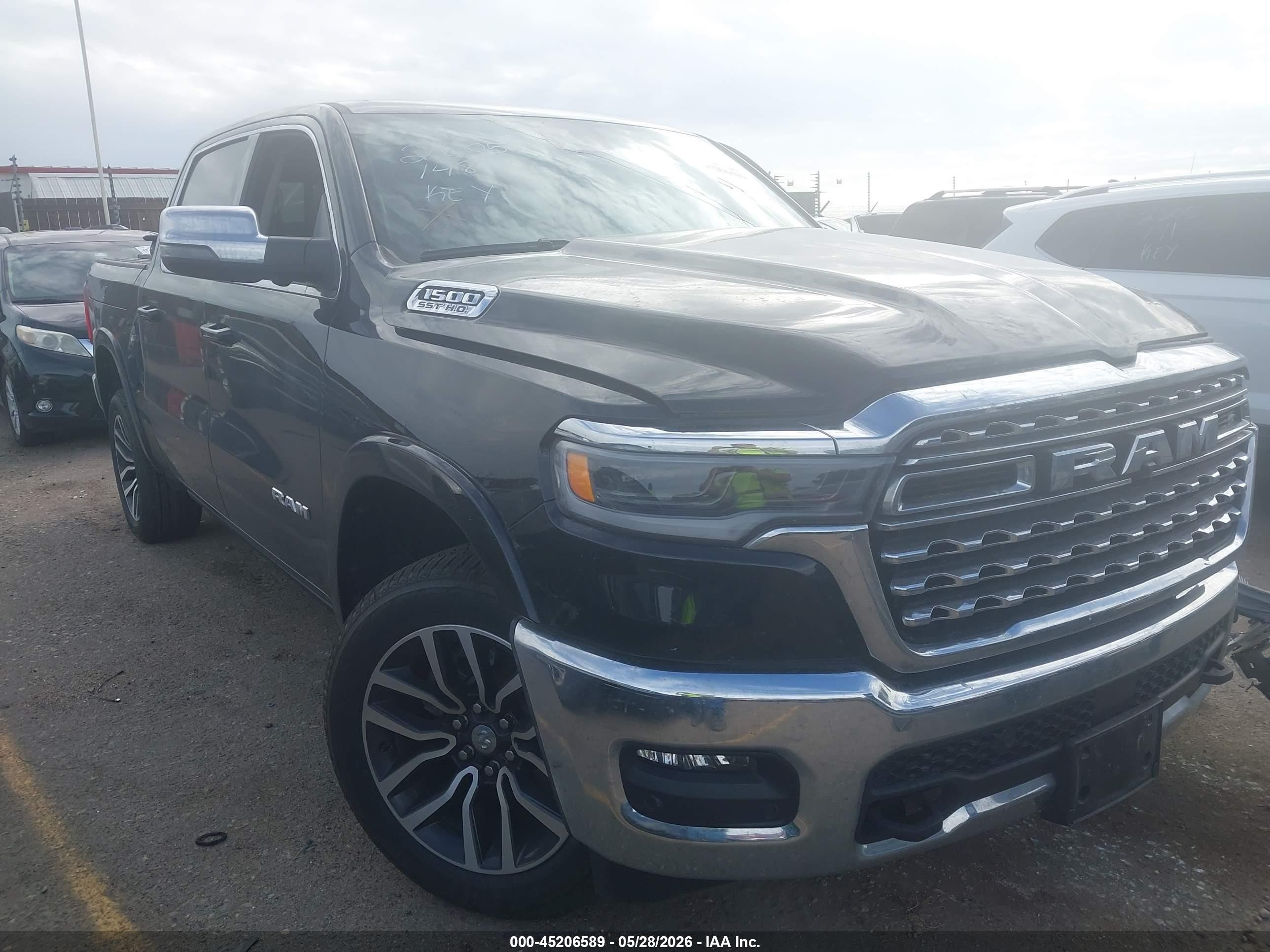 2025 Ram 1500 Limited, VIN 1C6SRFHP5SN589787 — Бок