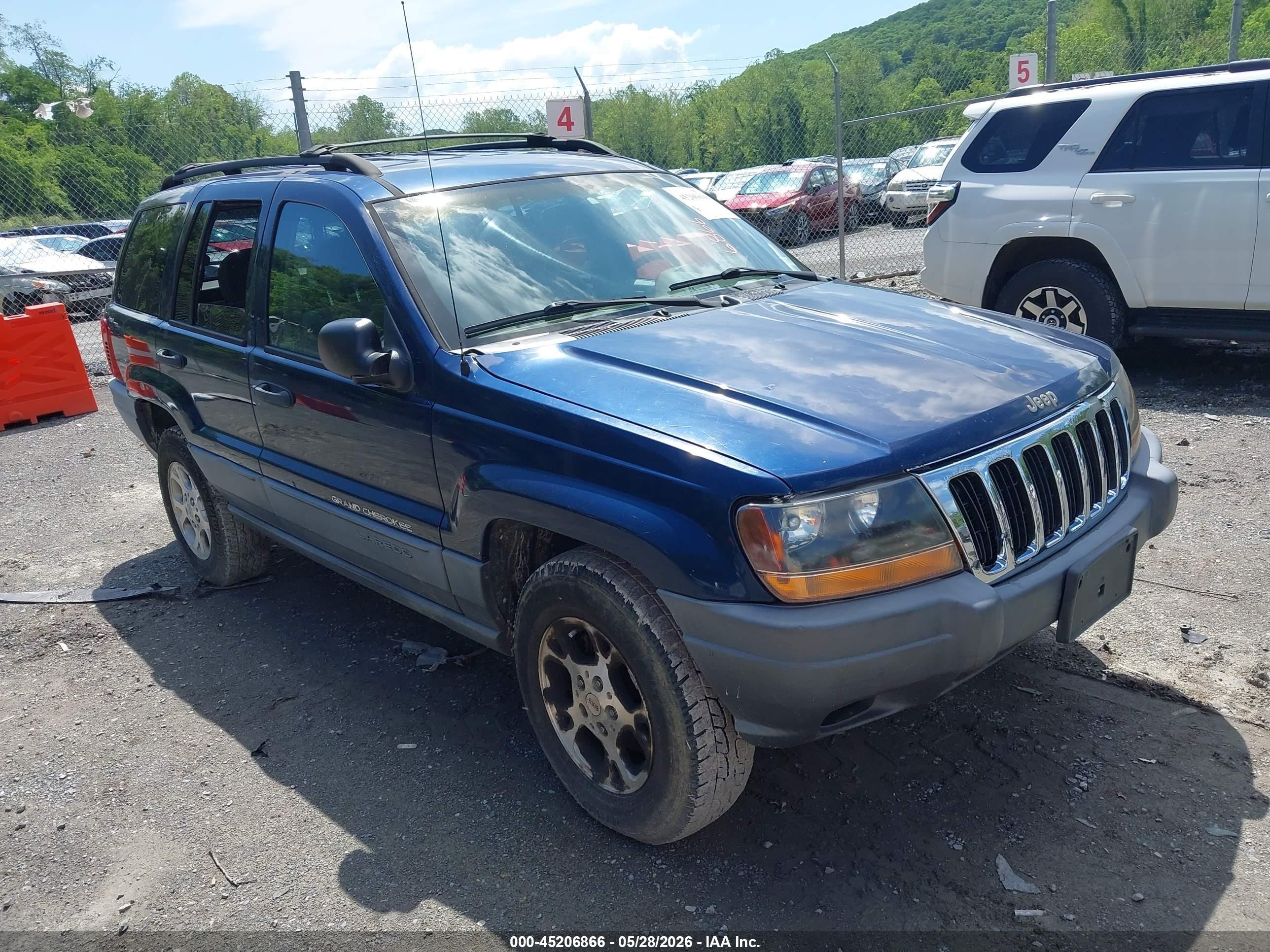 2001 Jeep Grand Cherokee Laredo, VIN 1J4GW48S71C614936 — Normal wear