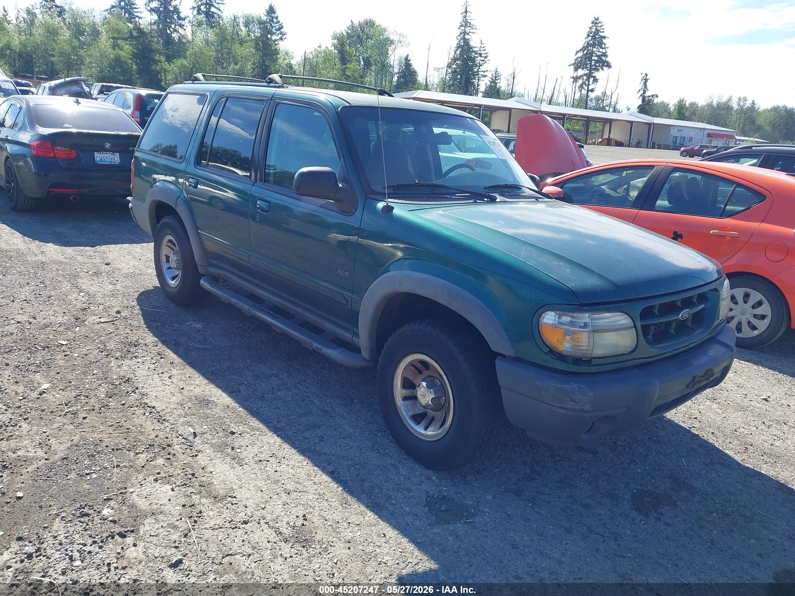 2000 Ford Explorer XLS, VIN 1FMZU72E0YZC06824 — Normal wear