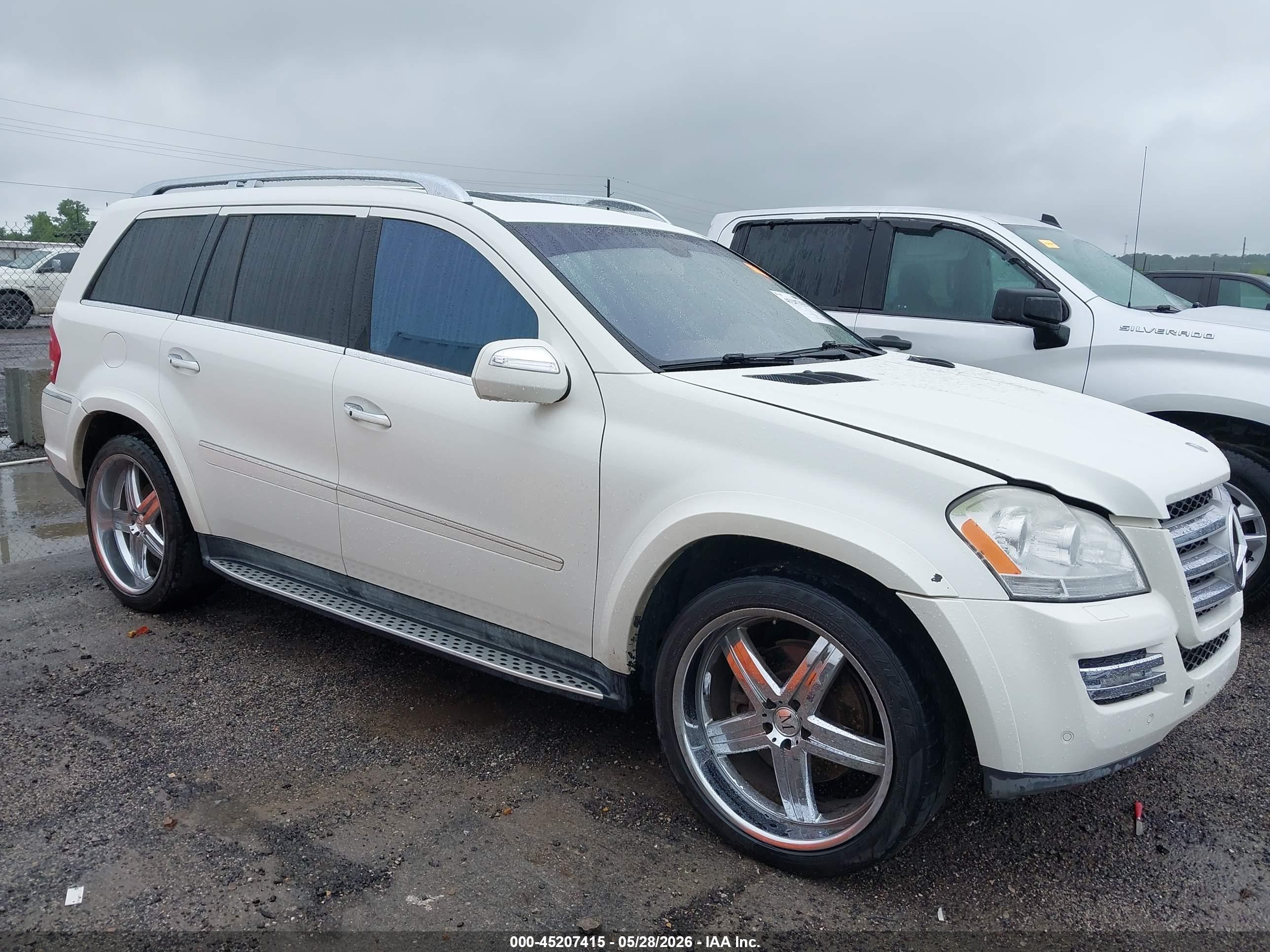 2010 Mercedes-Benz GL 550, VIN 4JGBF8GE1AA610178 — Rear end