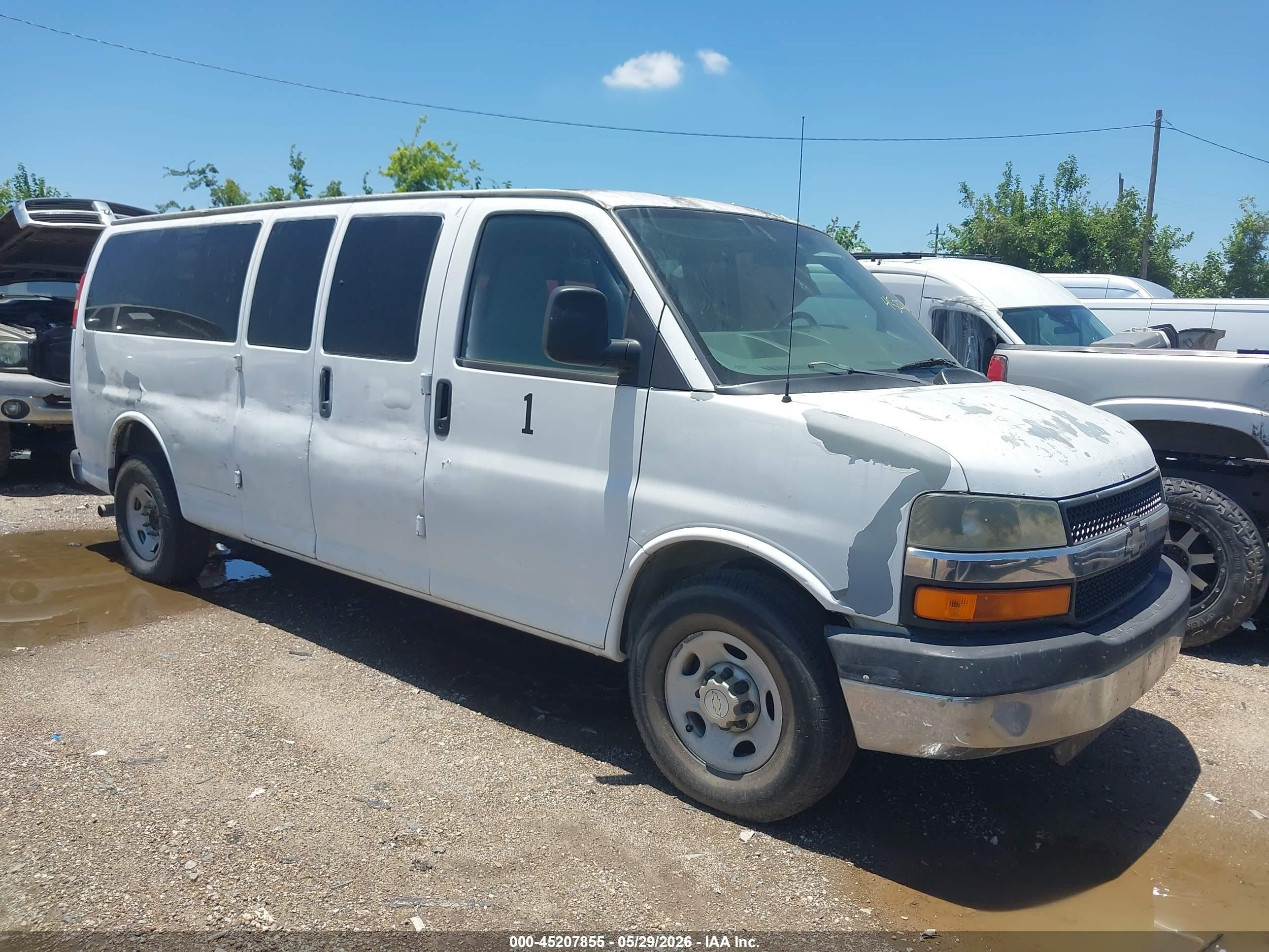 2007 Chevrolet Express Passenger, VIN 1GAHG39U571197914 — Normal wear