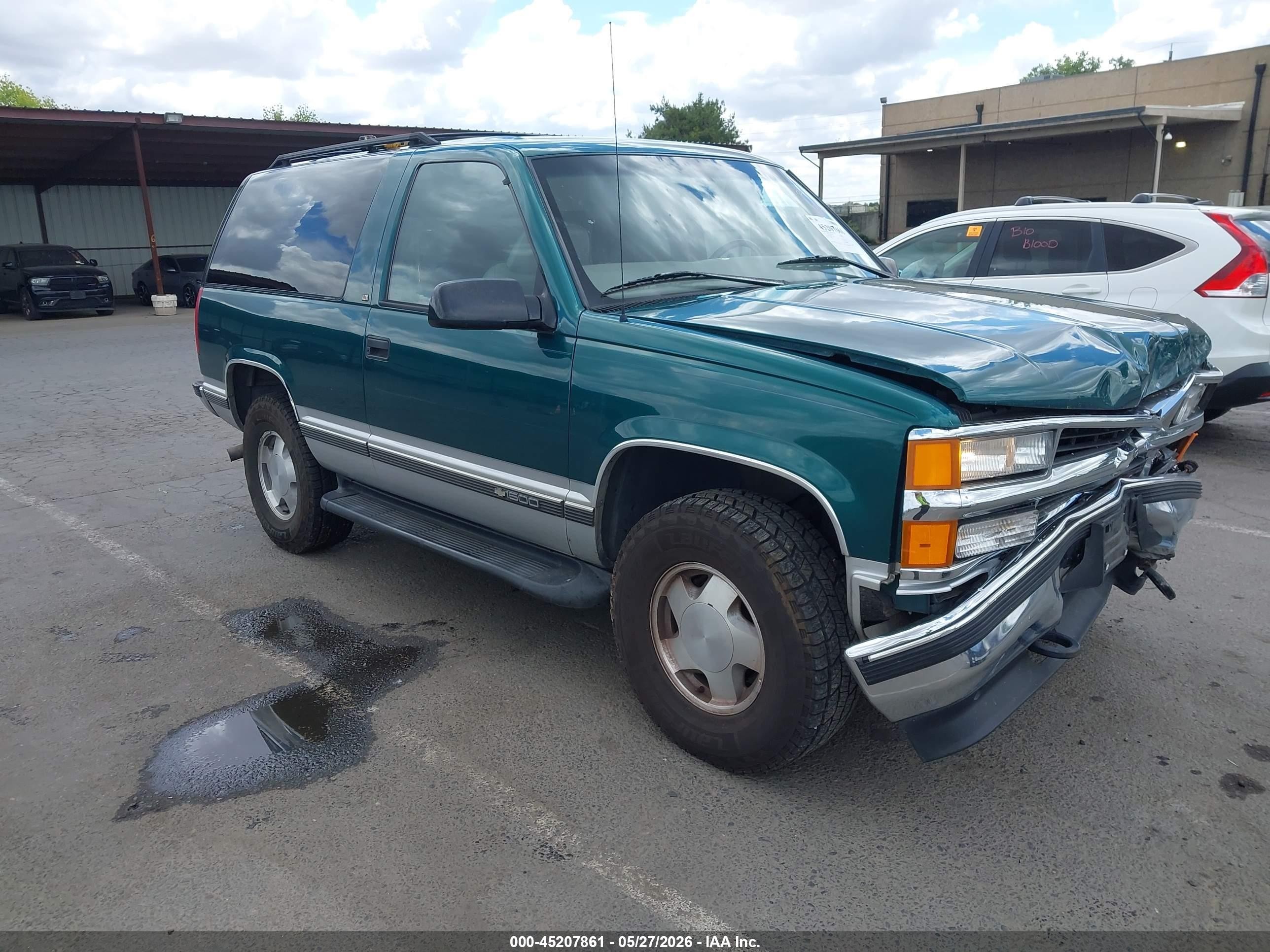 1997 Chevrolet Tahoe, VIN 3GNEK18R5VG132044 — Перед