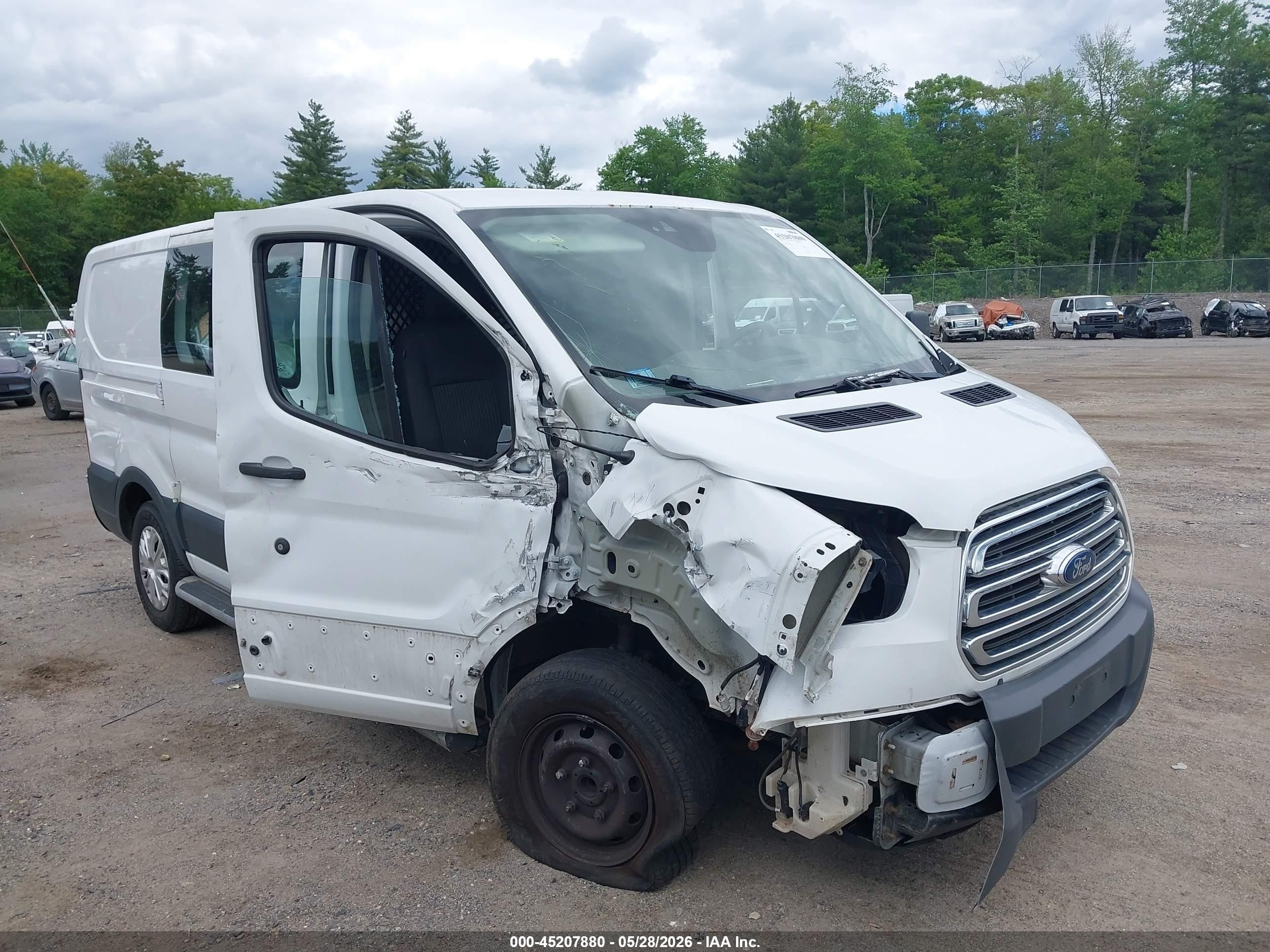 2018 Ford Transit, VIN 1FTYR1ZM1JKA65322 — Перед