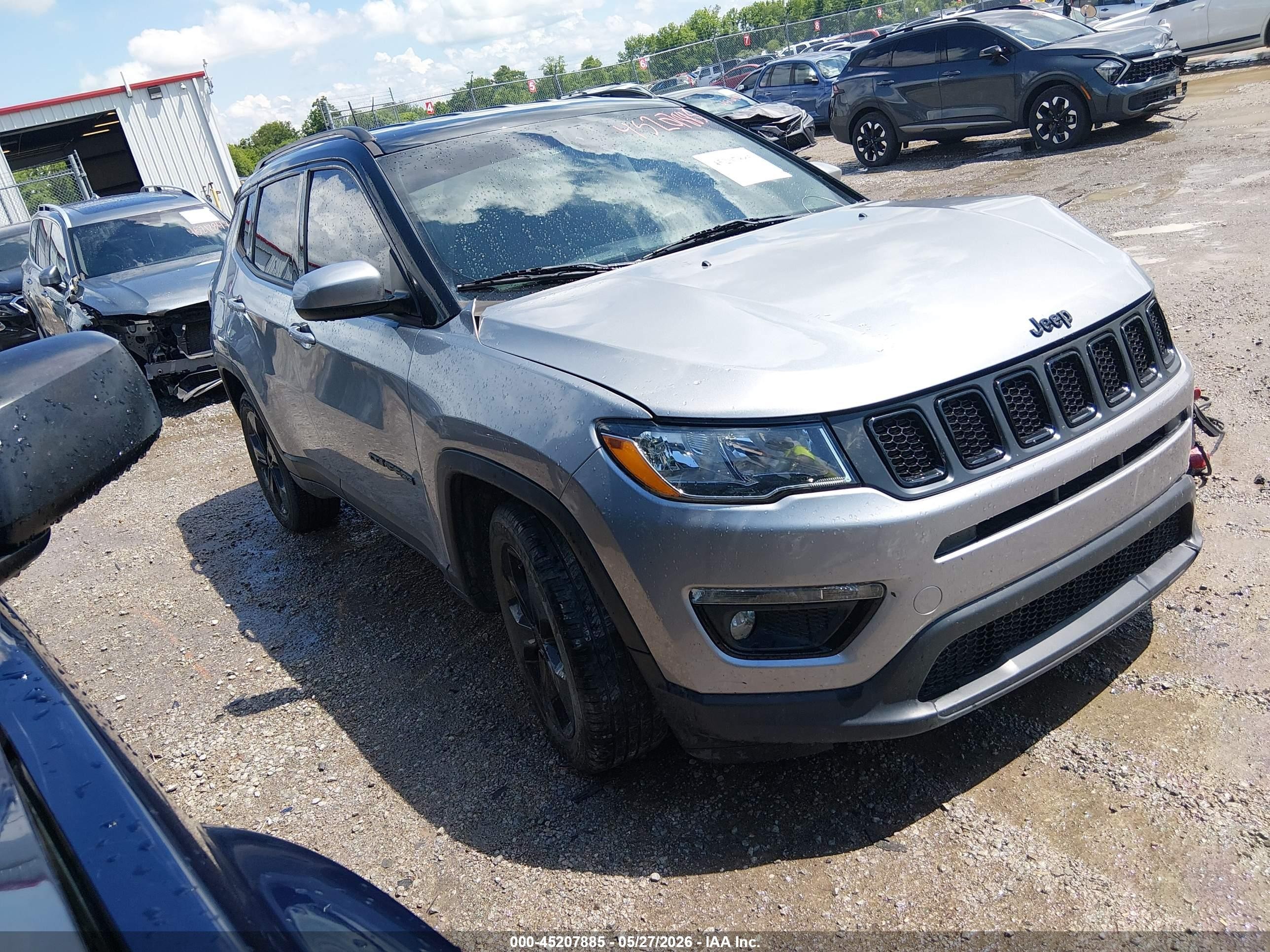 2019 Jeep Compass Latitude, VIN 3C4NJCBB4KT658705 — Front end