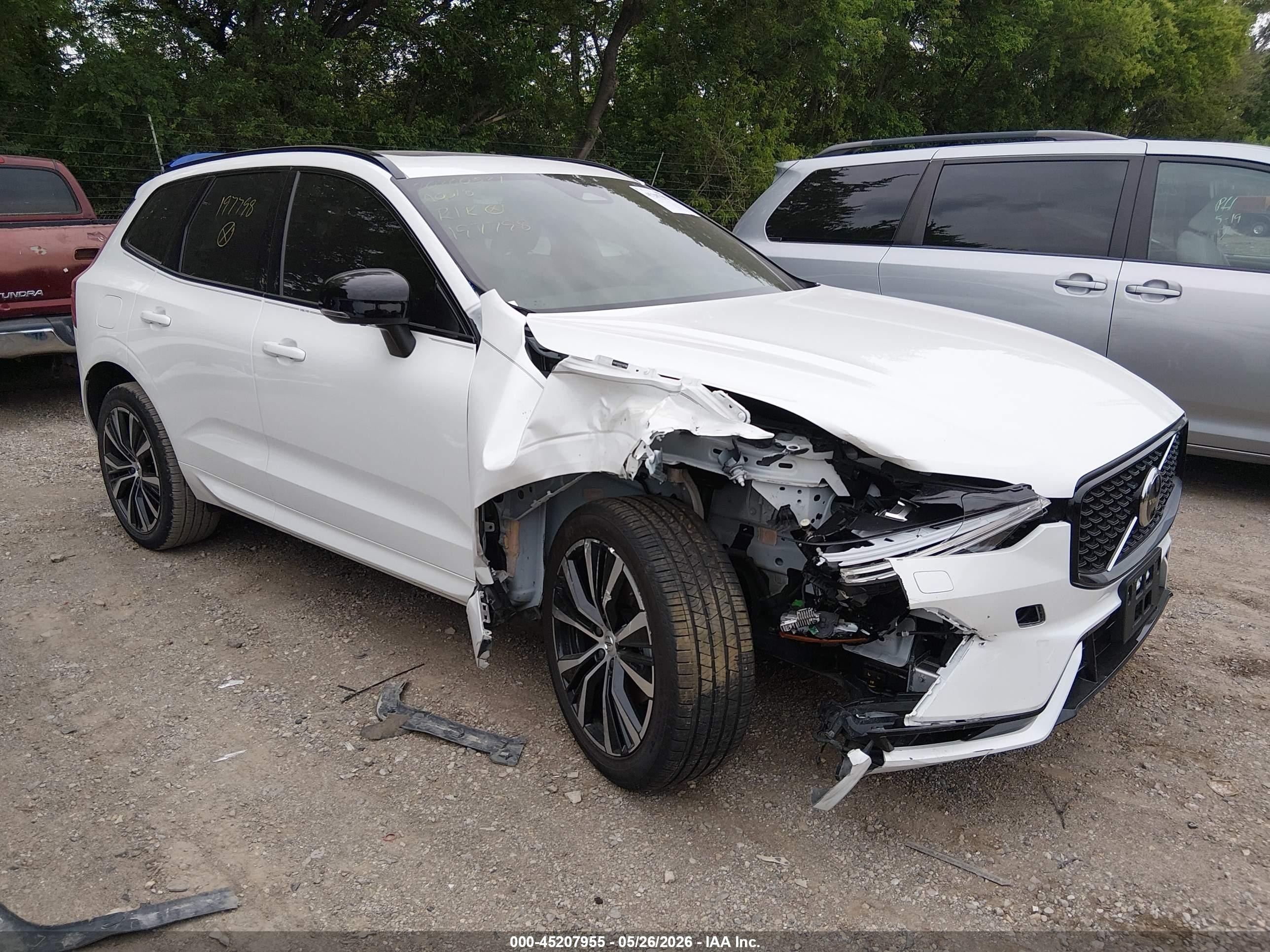 2025 Volvo XC60 Plus, VIN YV4M12RC9S1197798 — Бок