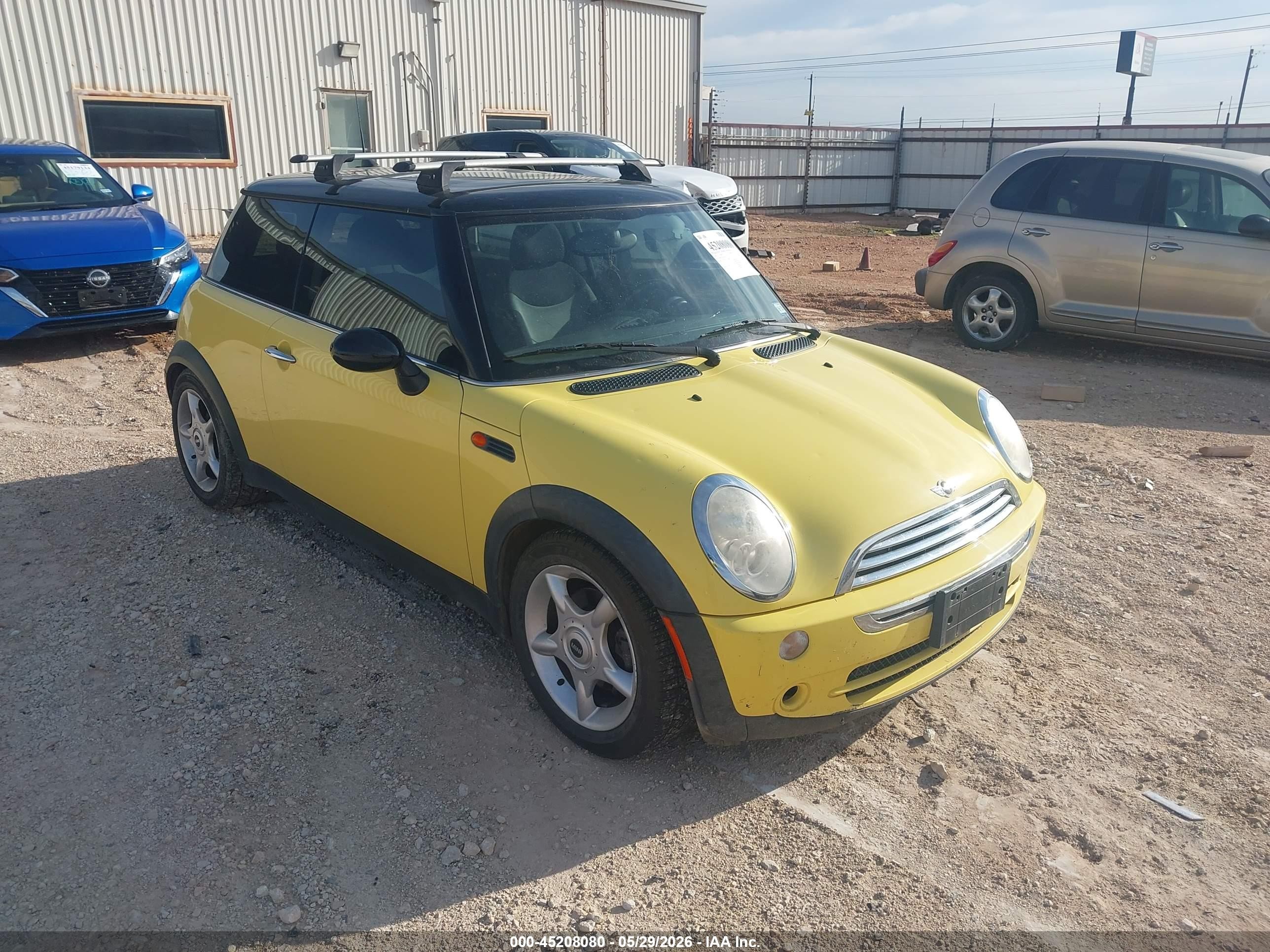 2005 MINI Hardtop, VIN WMWRC33505TK61557 — Град