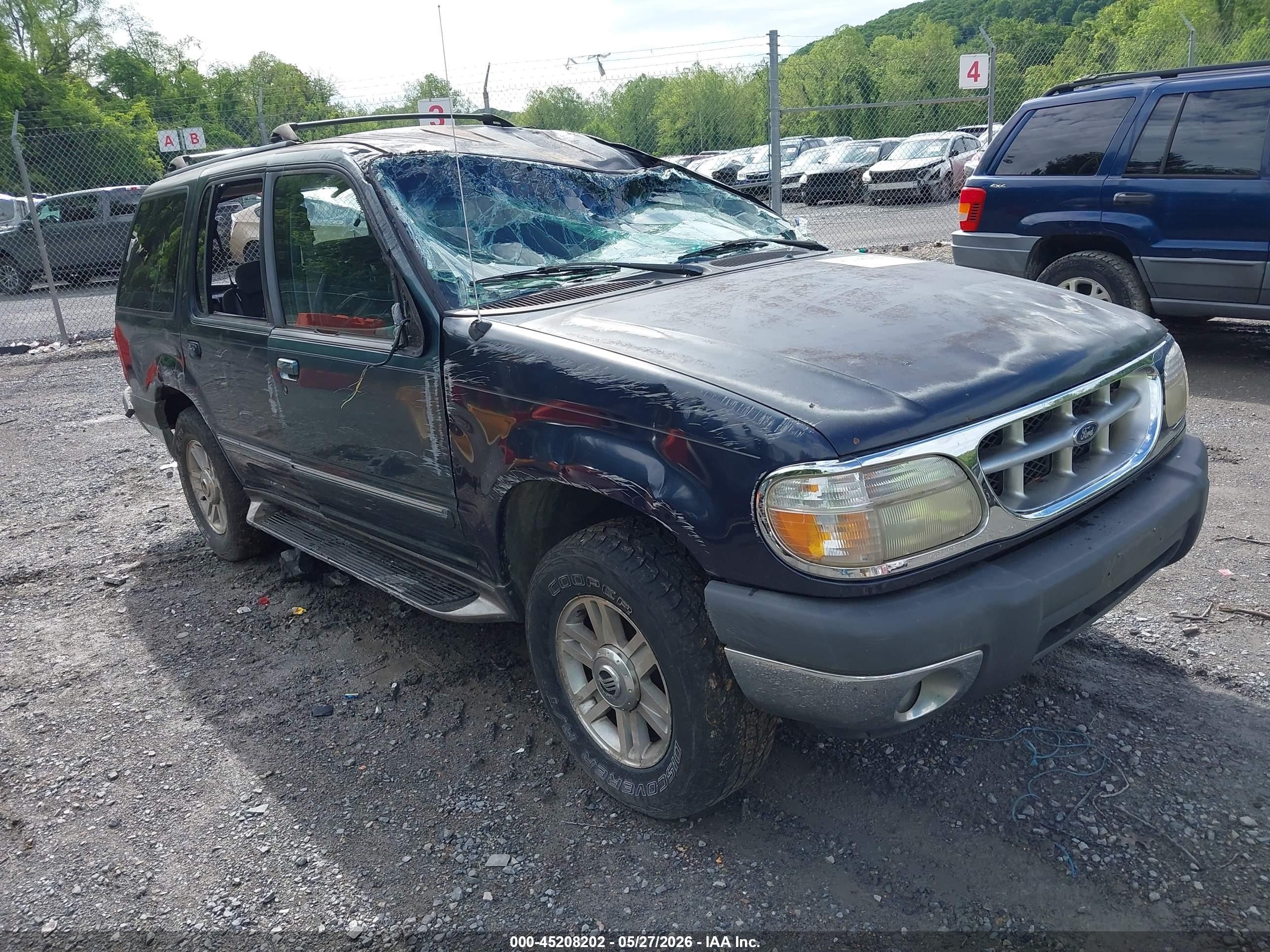 2000 Ford Explorer XLT, VIN 1FMZU73E1YZB01188 — Rollover