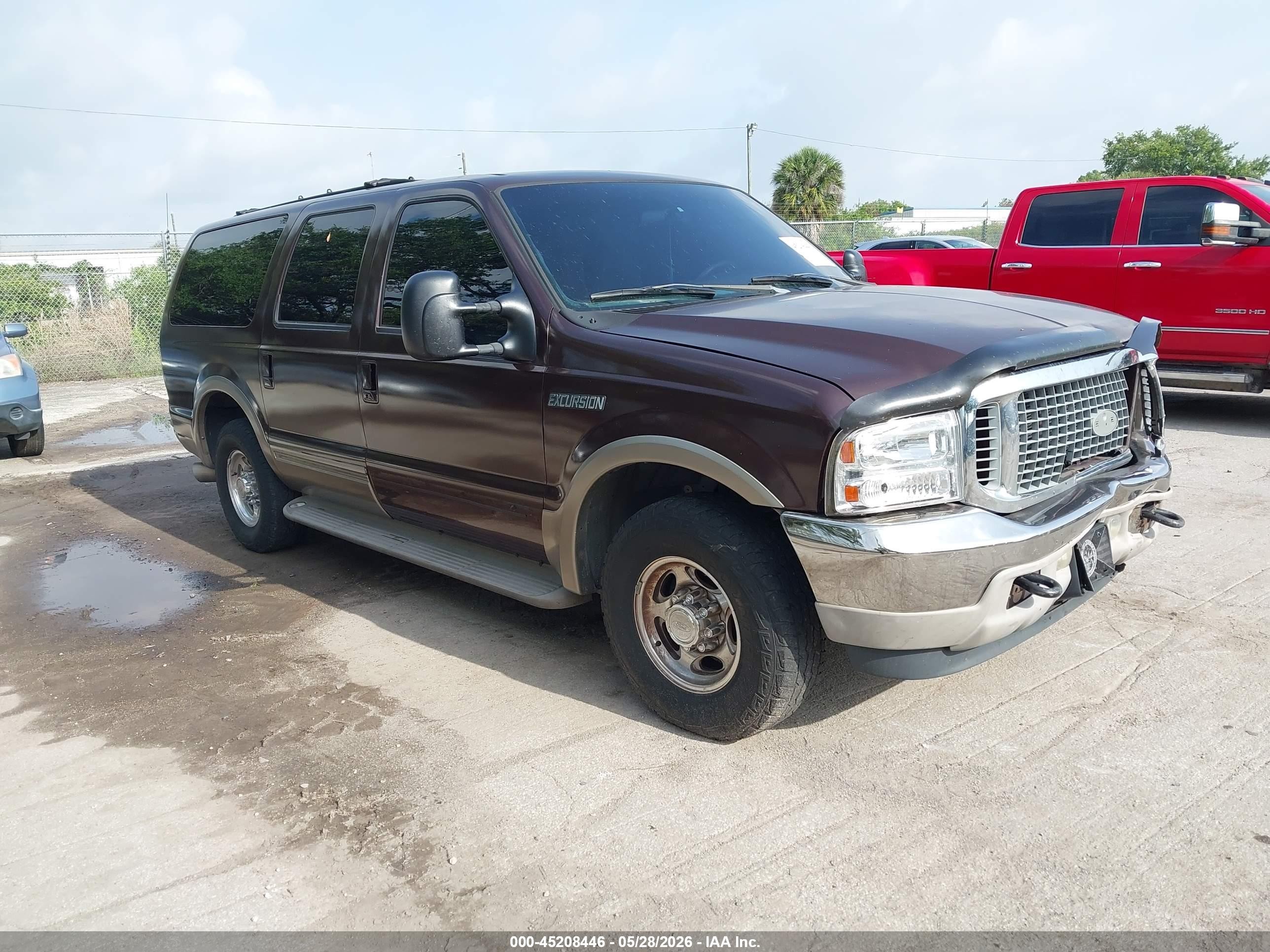 2001 Ford Excursion Limited, VIN 1FMNU42L31EC36778 — Front end