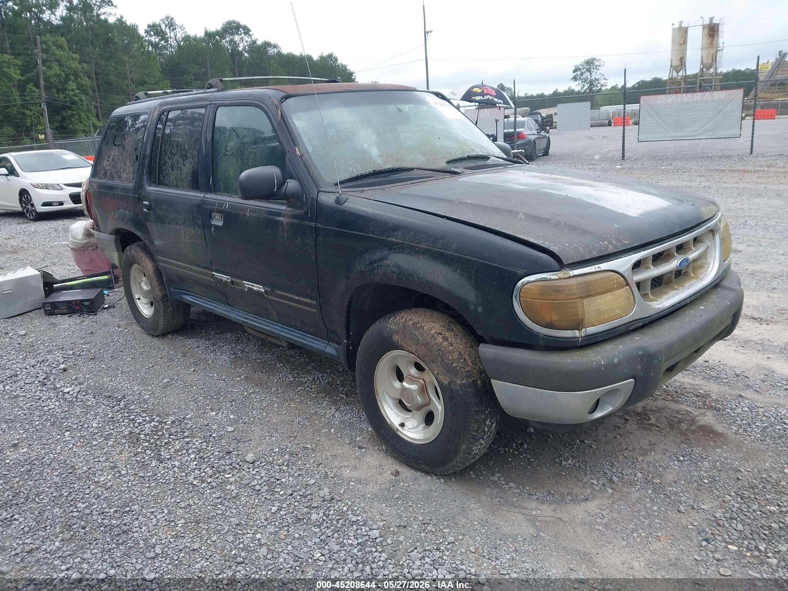 2000 Ford Explorer XLT, VIN 1FMZU63P3YZB16643 — Normal wear