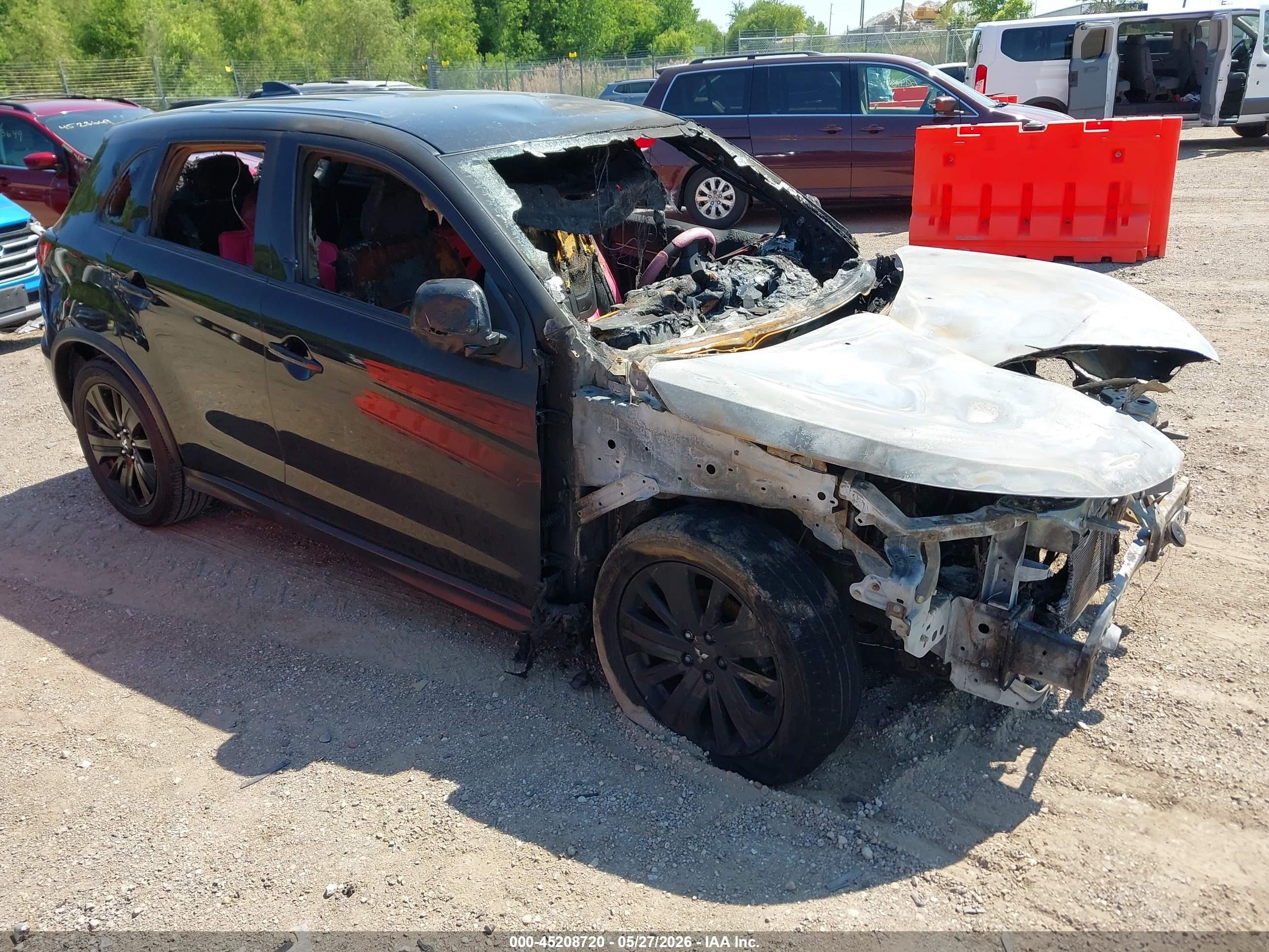 2022 Mitsubishi Outlander ES, VIN JA4ARUAUXNU013285 — Engine fire